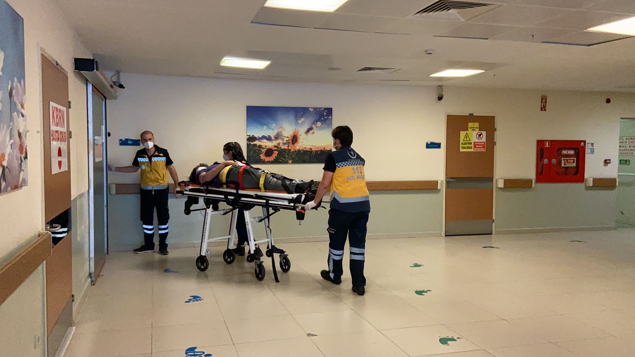 Bursa’da fabrikanın çatısından düşen işçi ağır yaralandı