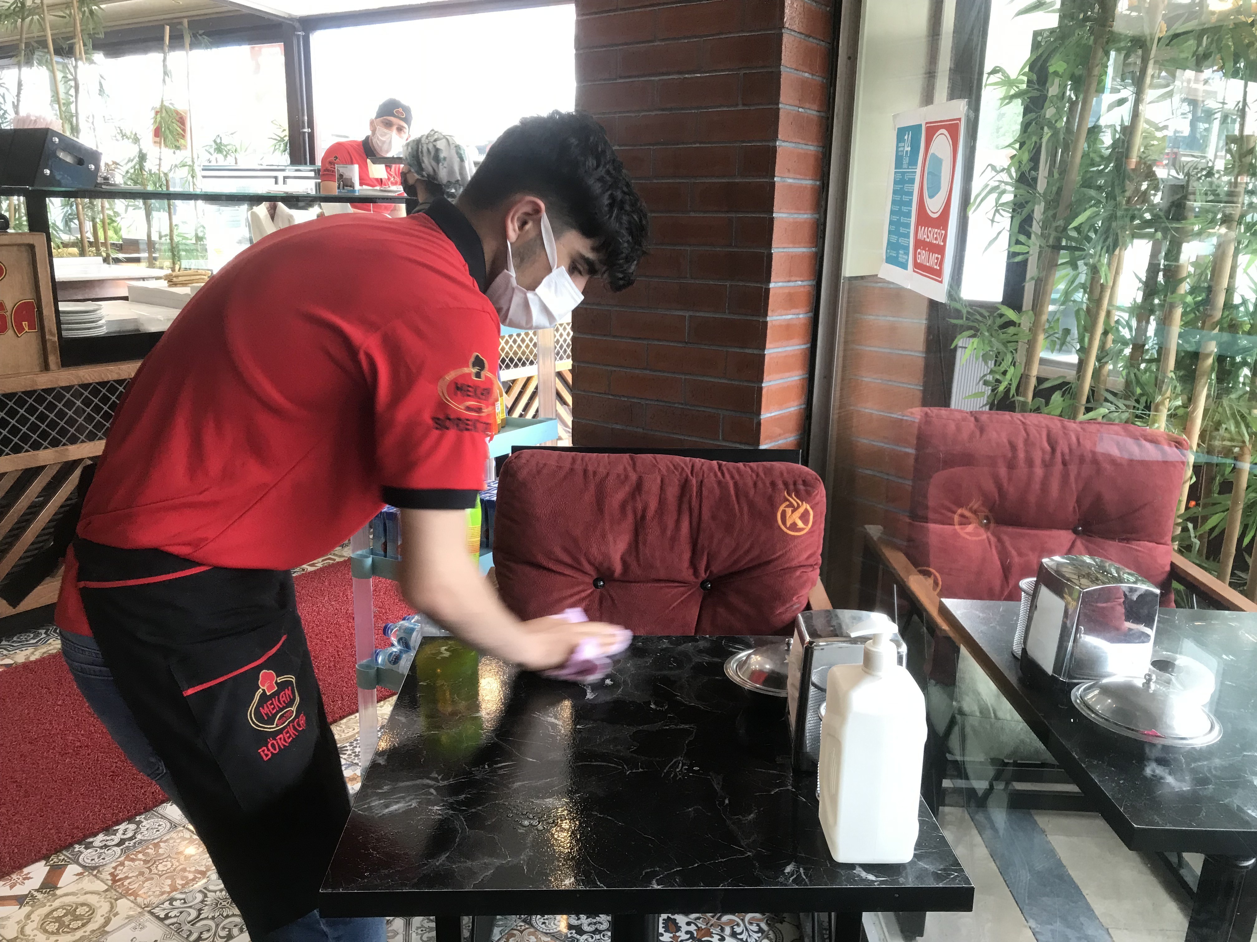 Mekanlar müşteri kabul etmeye başladı