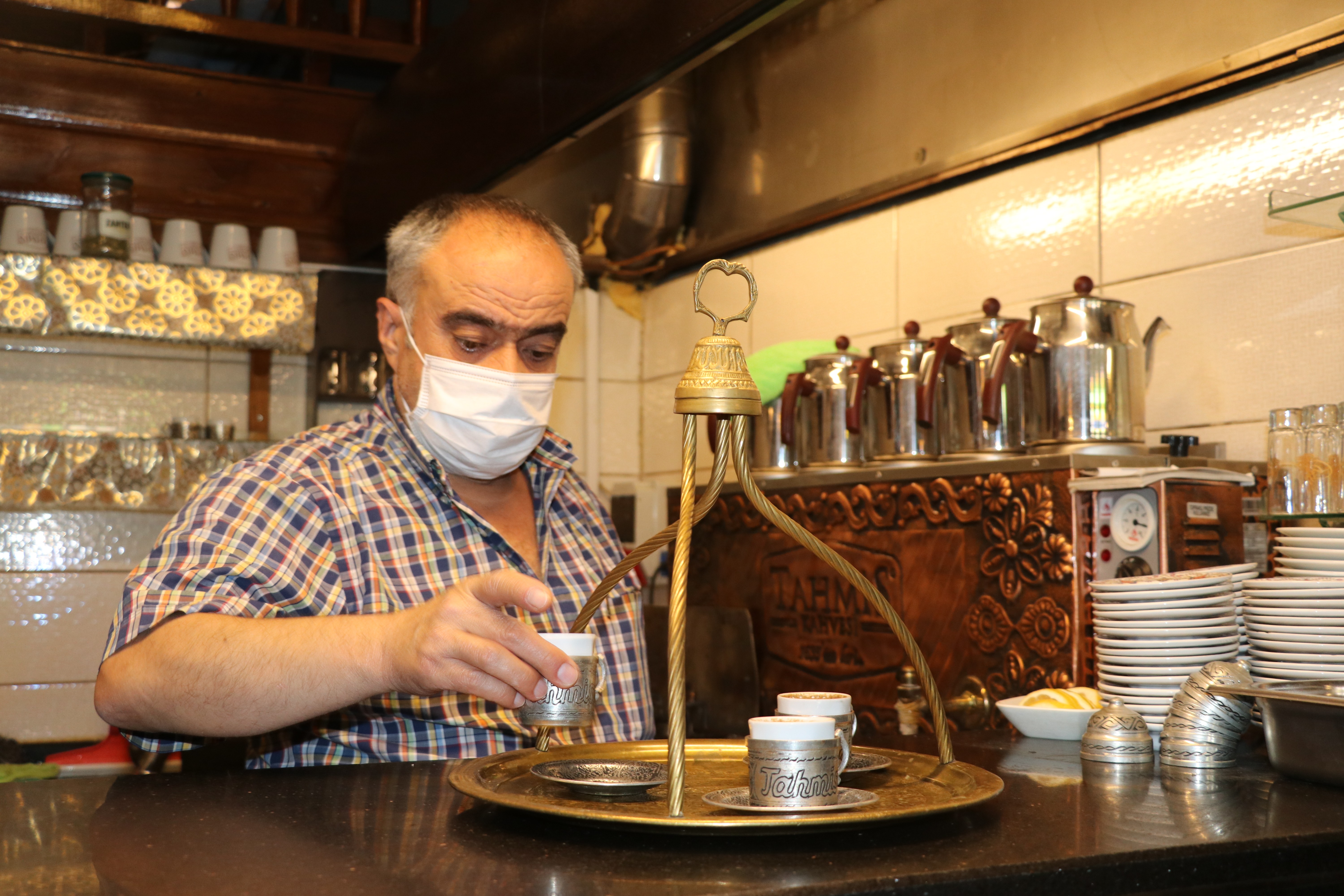 Normalleşme ile birlikte tarihi Tahmis kahvesi kapılarını açtı