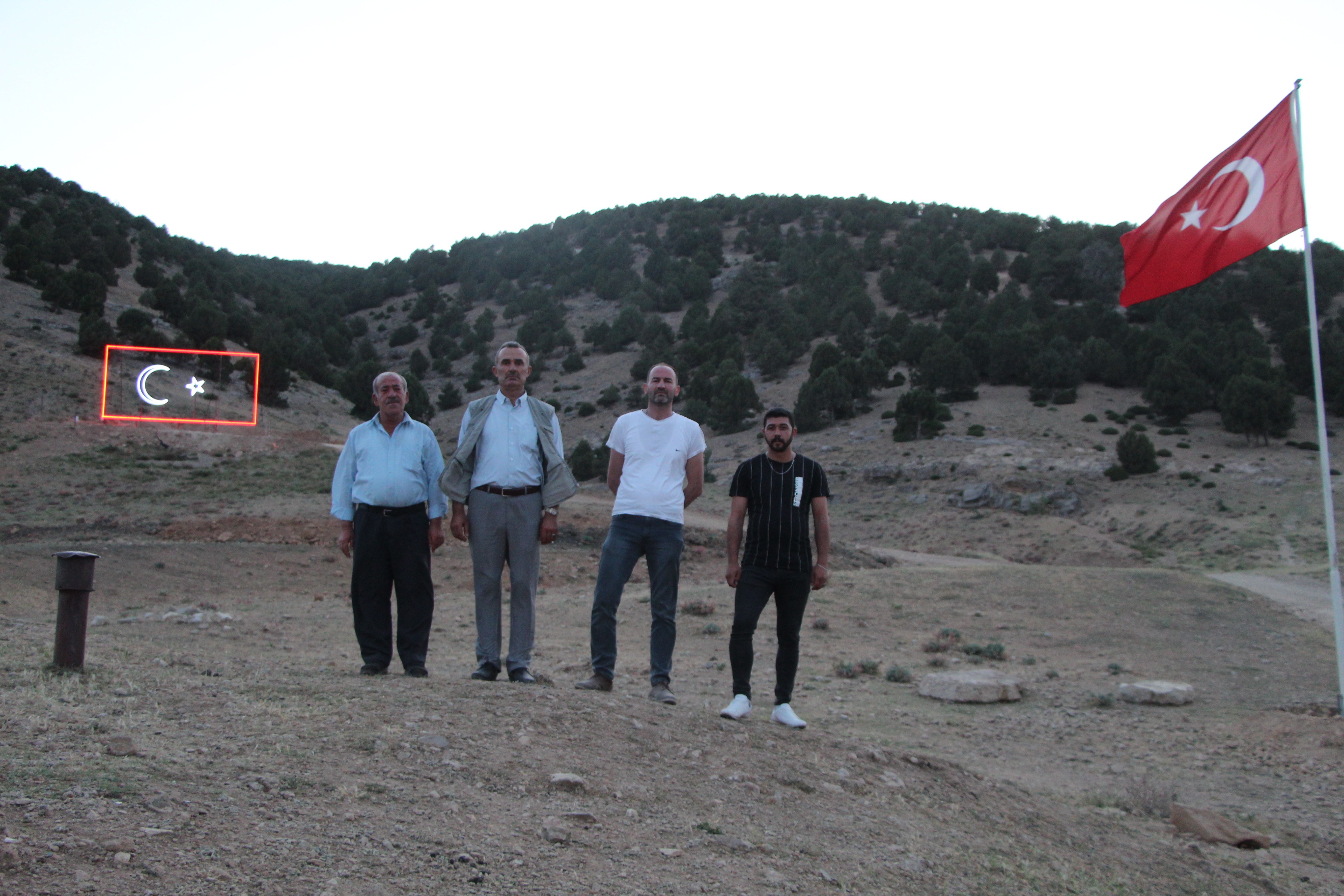 Dev bayrak Kocayaka'ya çok yakıştı