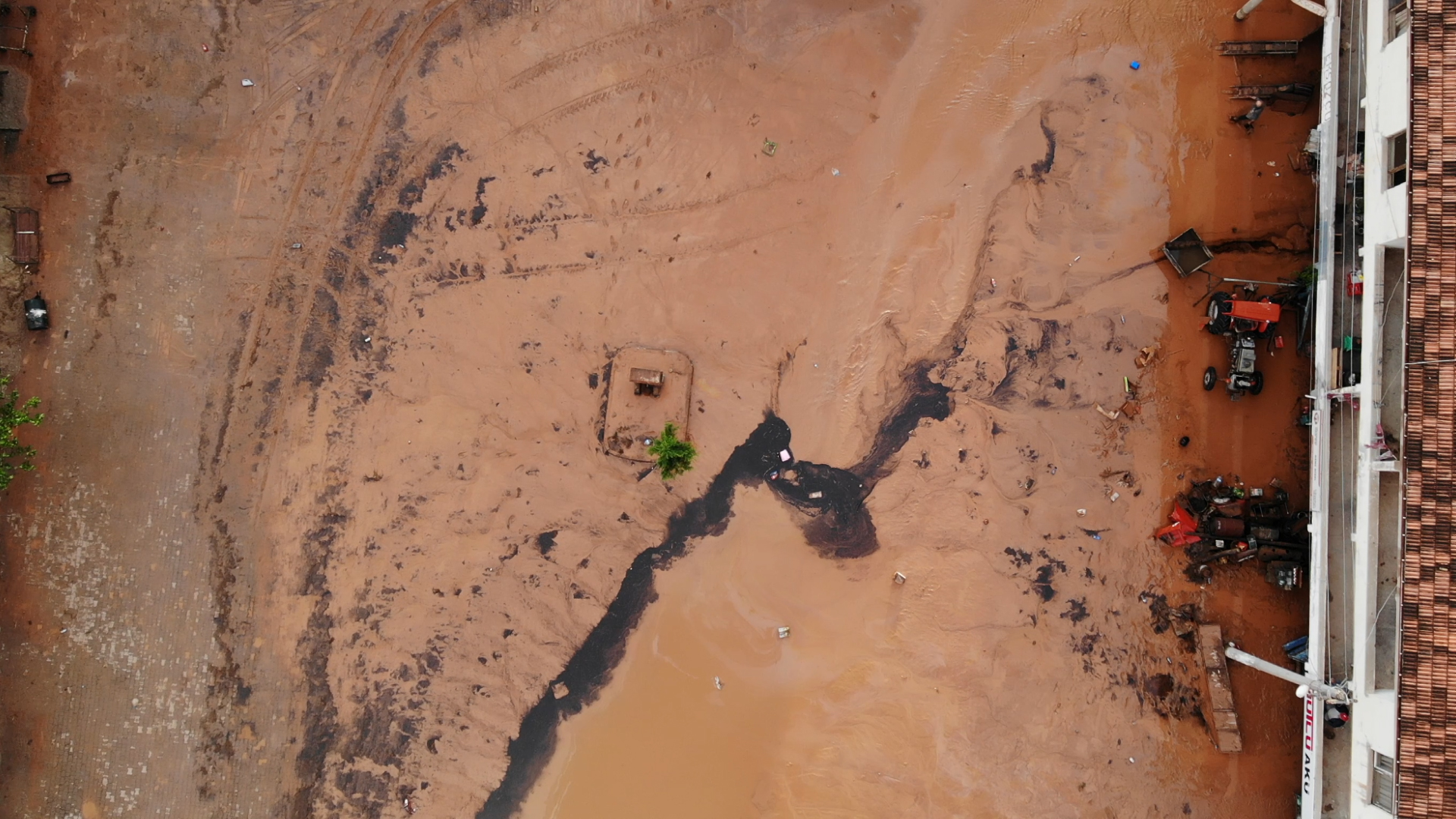 Kırıkkale'de sel felaketi: Çok sayıda ev ve iş yeri hasar gördü