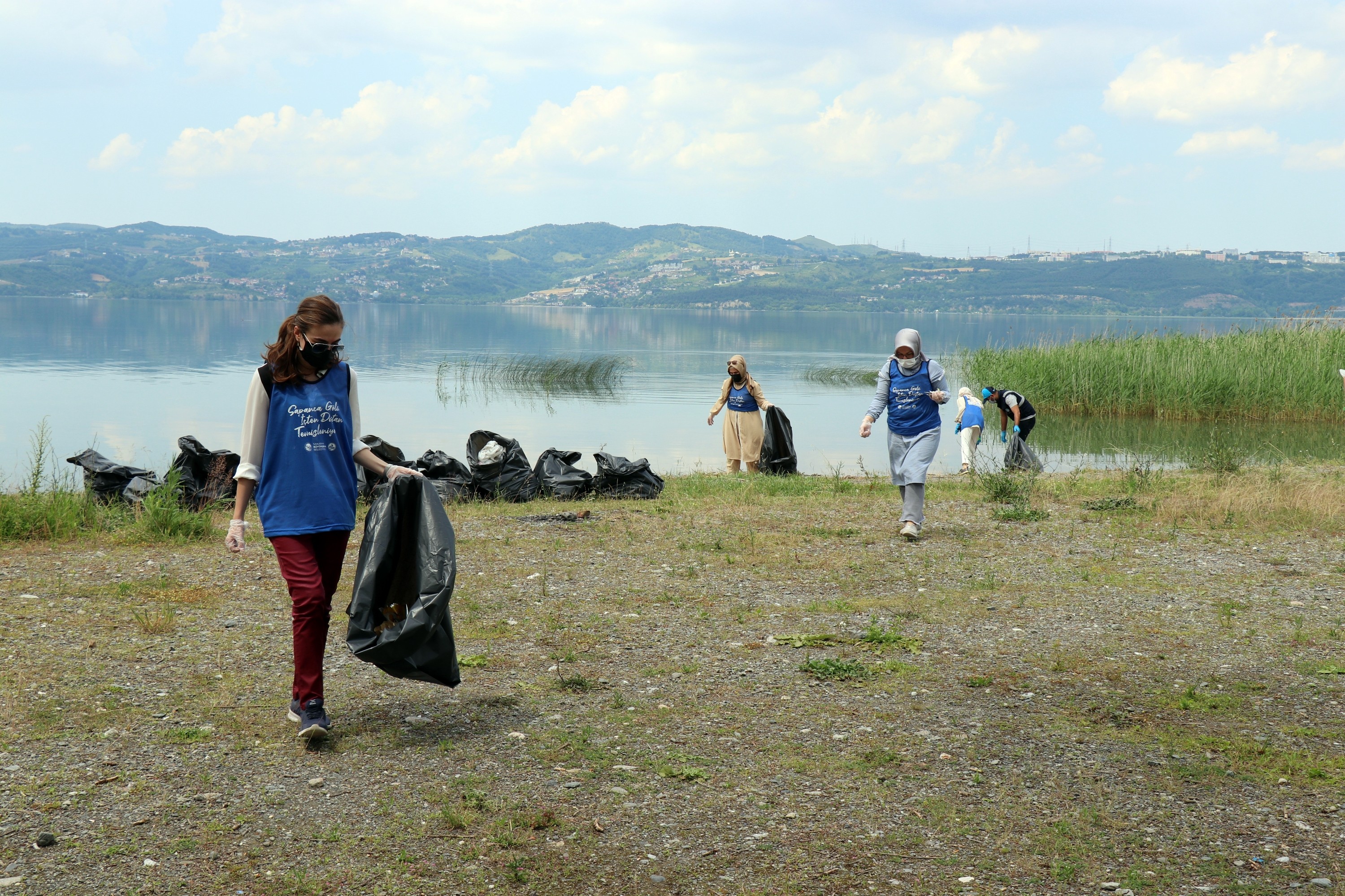Sapanca Gölü’nde dalgıçlar eşliğinde temizlik