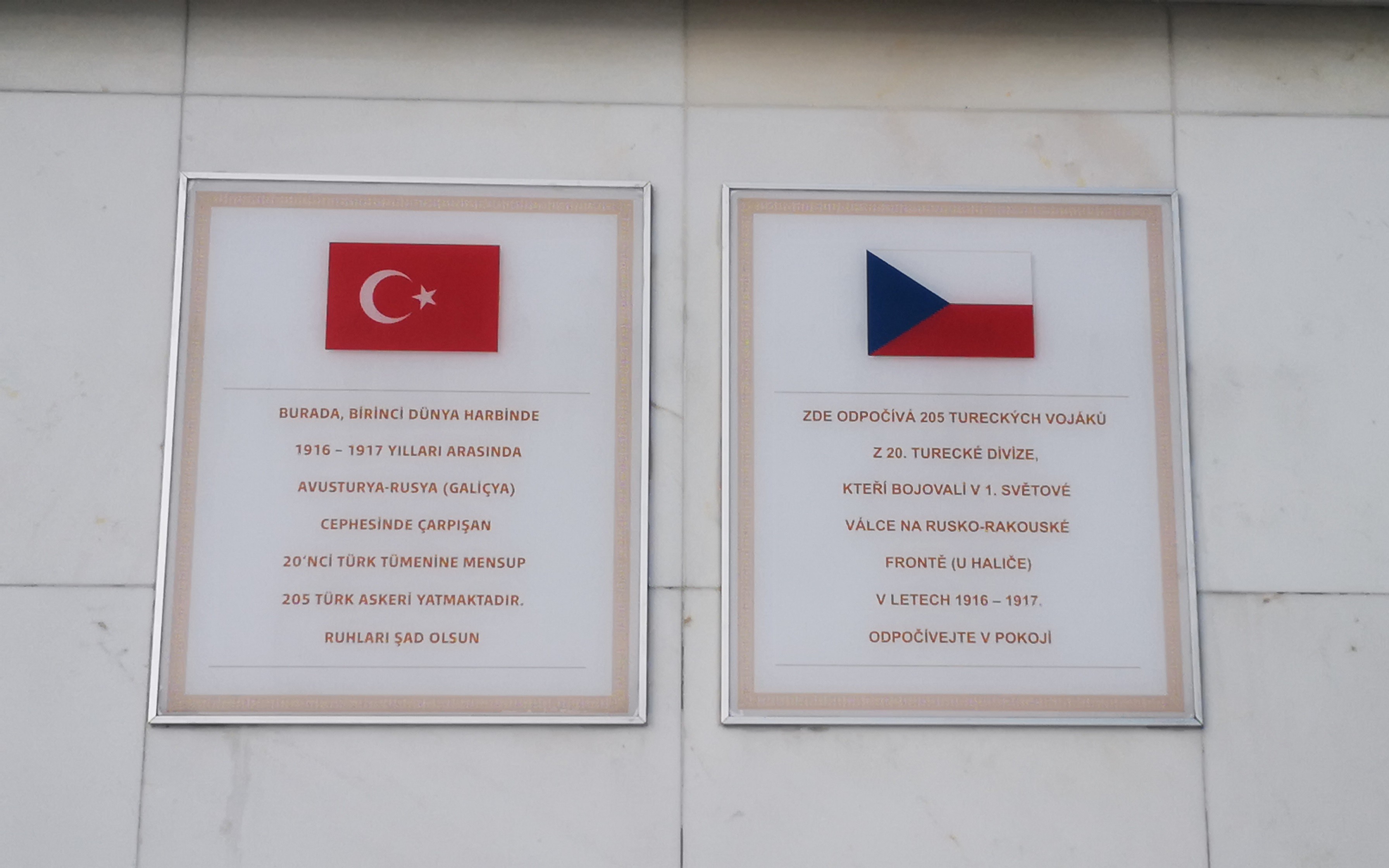 Galiçya'daki Türk askerlerinin namaz kılarken çekilen fotoğrafları 104 yıl sonra ortaya çıktı