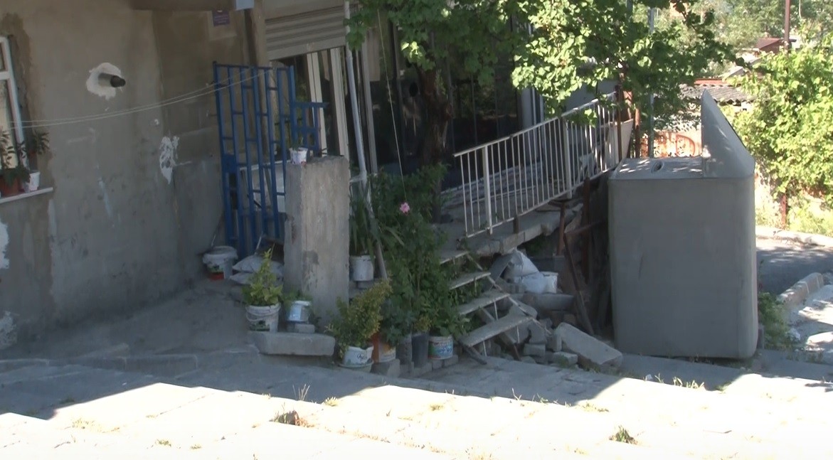 Başakşehir’de 16 yaşındaki kıza pitbullar saldırdı