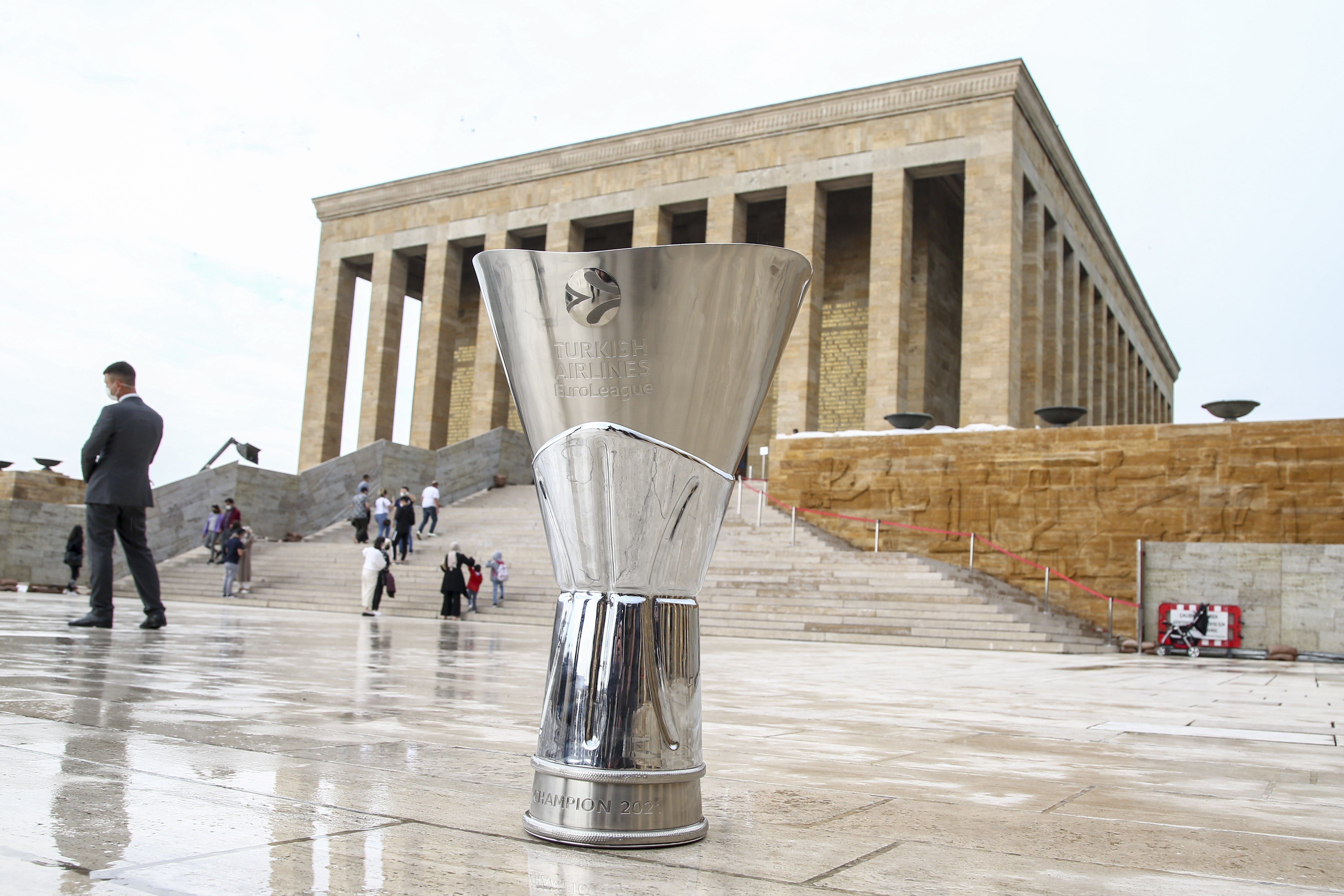 Euroleague ve Basketbol Süper Ligi şampiyonu Anadolu Efes, Anıtkabir’de