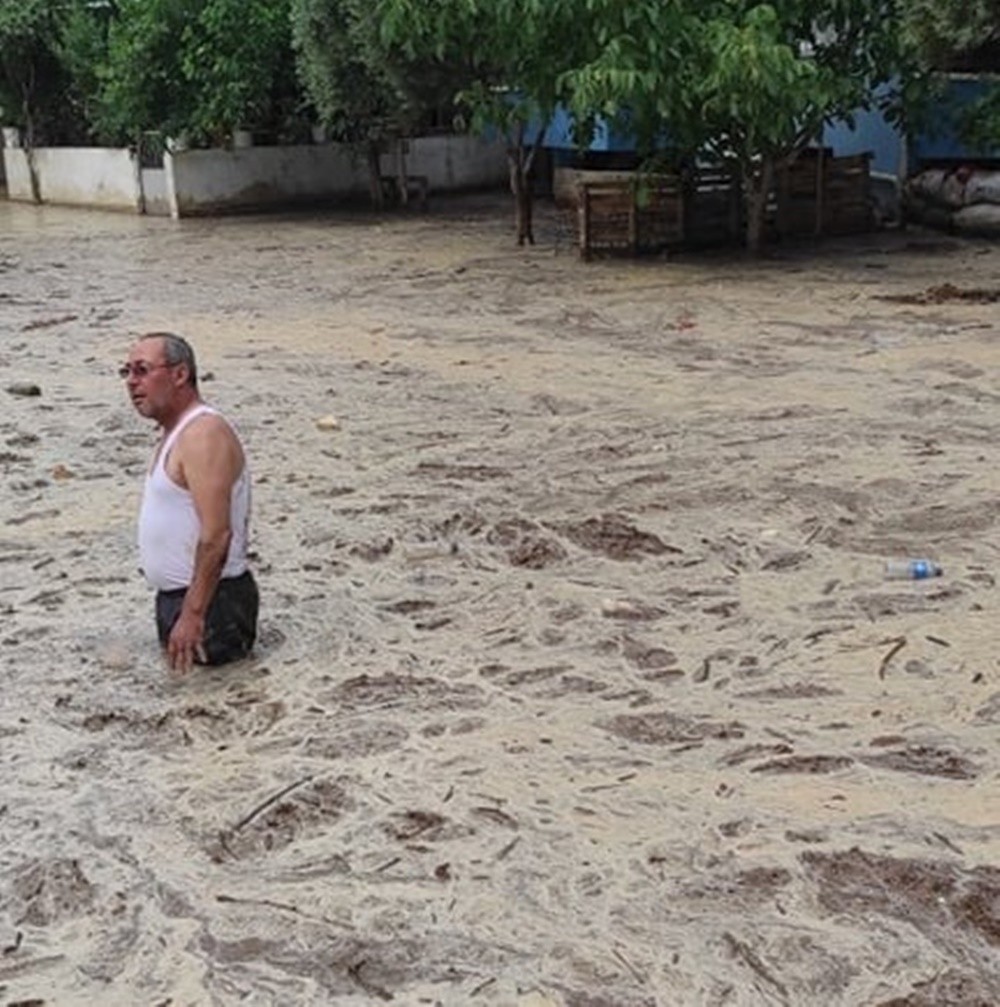 Nazilli'de sağanak yağmur etkili oldu