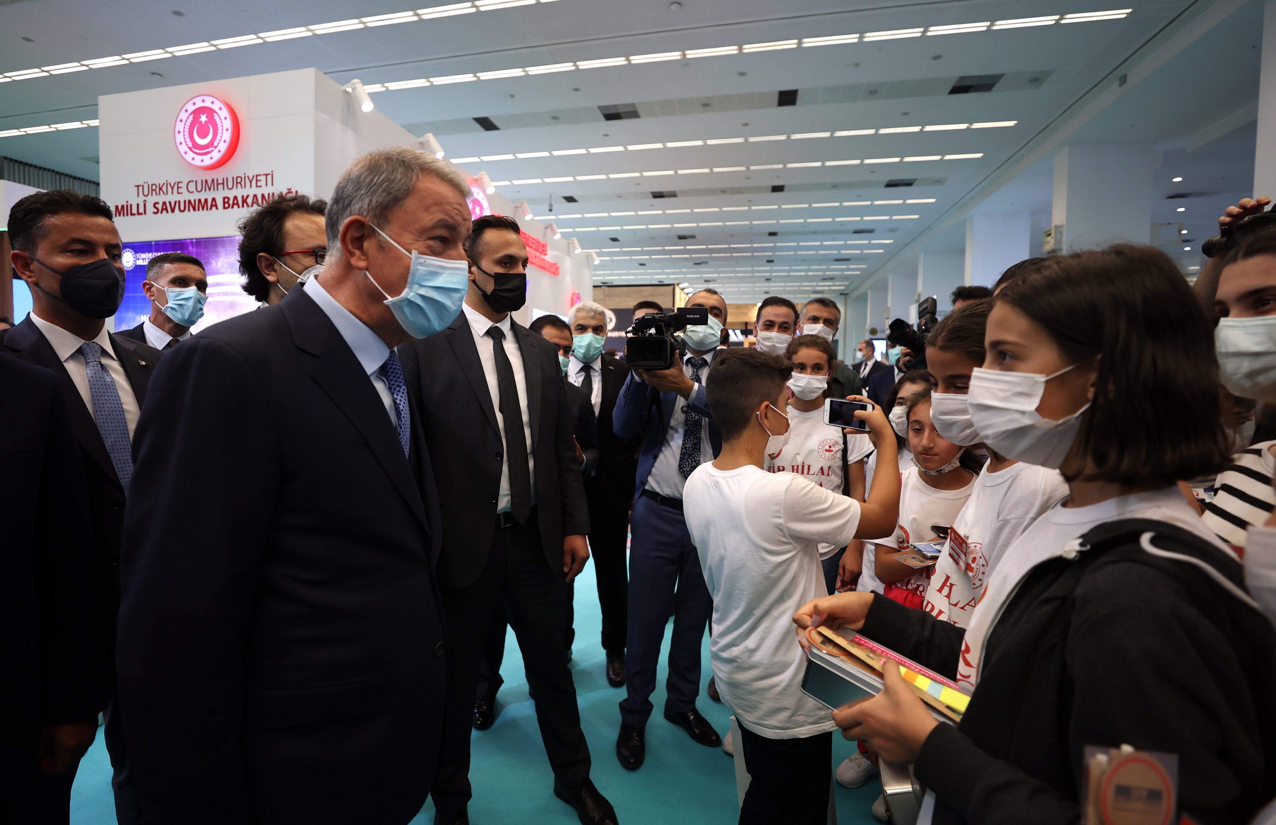 Bakan Akar'dan 'Verimlilik ve Teknoloji Fuarı'nda yerli savunma sanayi vurgusu