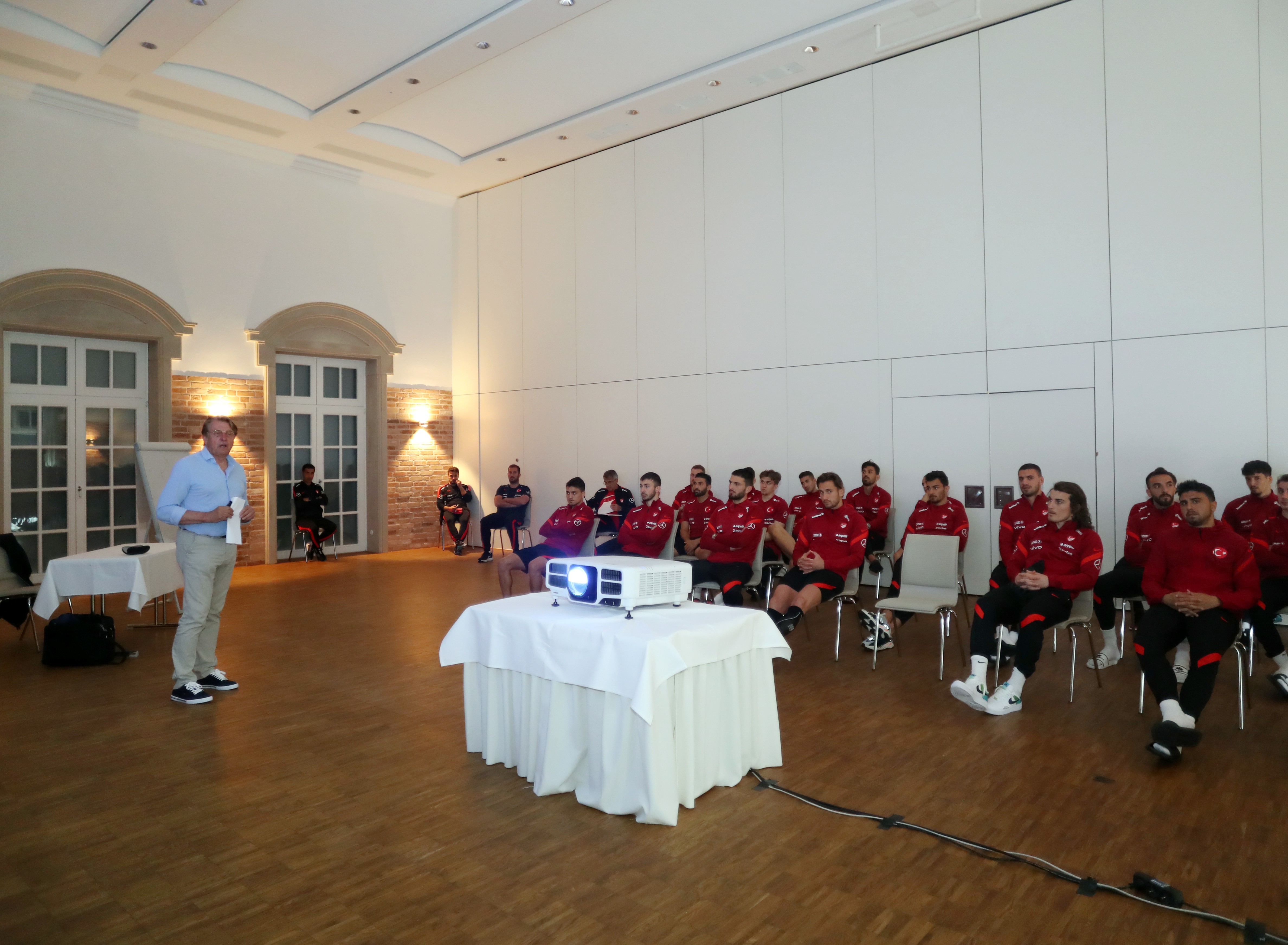 A Milli Takım'a değişen oyun kuralları hakkında eğitim