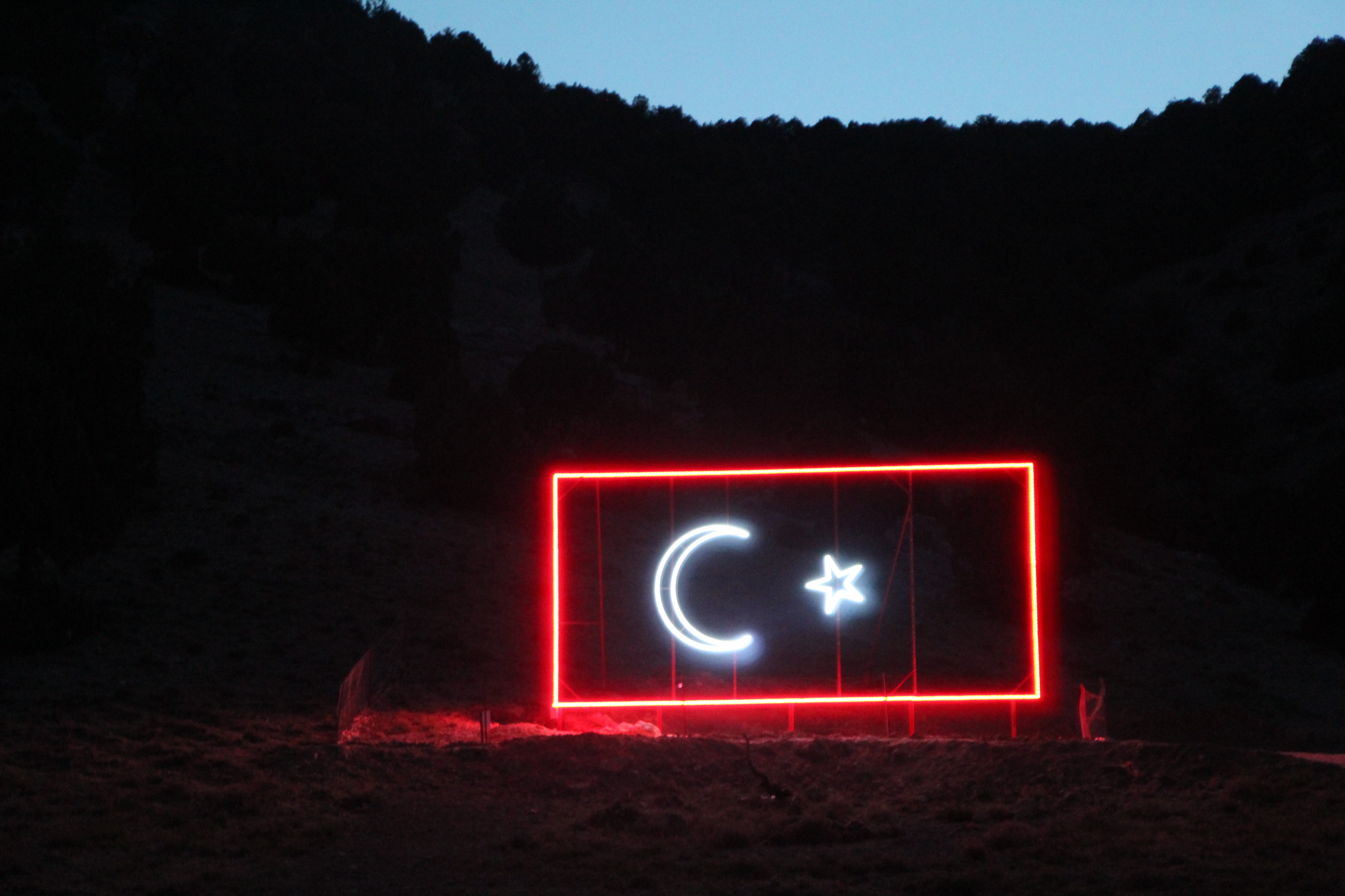 Dev bayrak Kocayaka'ya çok yakıştı