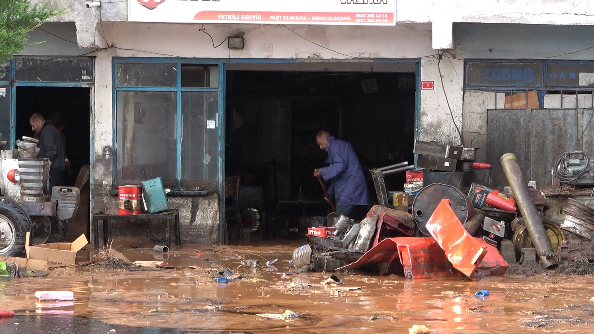 Kırıkkale'de sel felaketi: Çok sayıda ev ve iş yeri hasar gördü