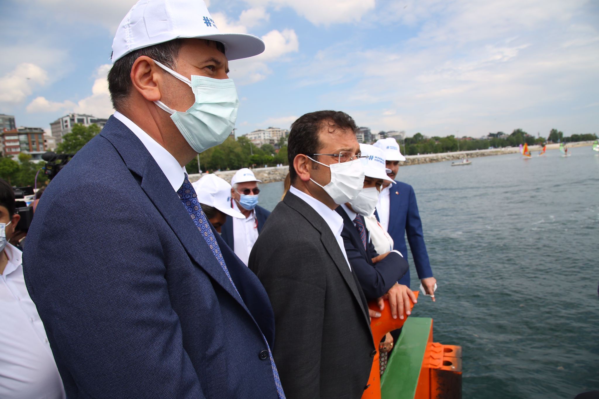 Müsilajla mücadele seferberliği Caddebostan Sahili'nde başladı