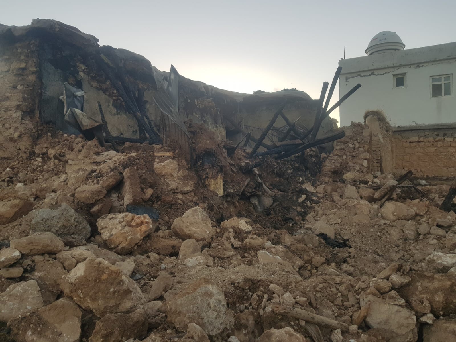 Kocaköy'de çıkan yangında 1 kişi hayatını kaybetti