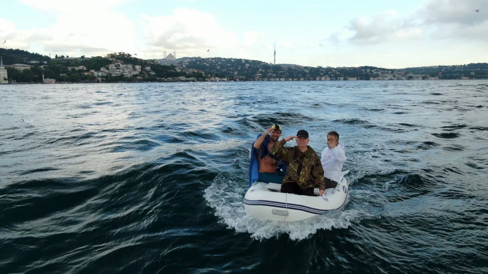 Mersin’den Kıbrıs’a yüzmek için İstanbul Boğazında antrenman