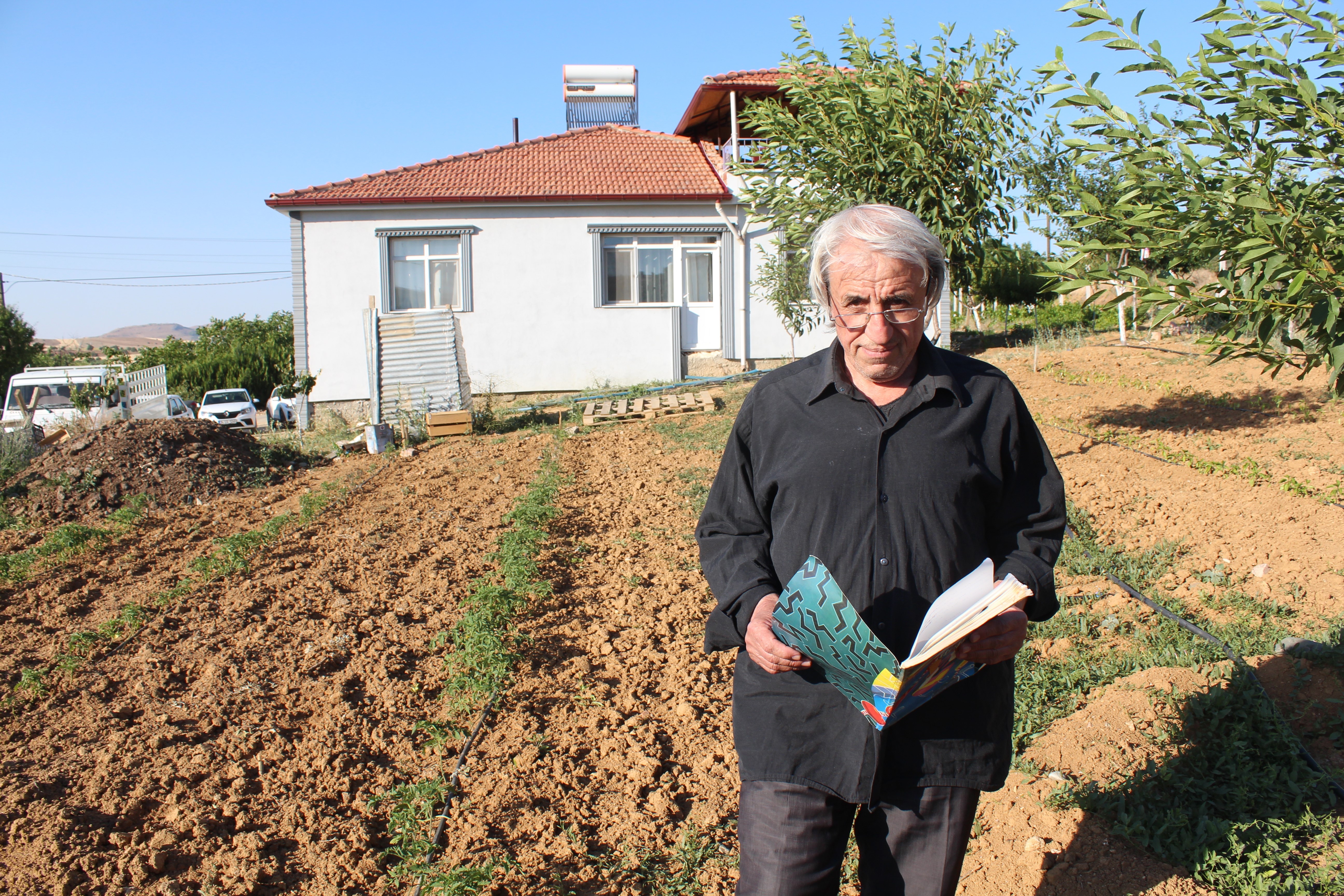67 yaşında mezun olan fizikçi Zeki amcanın yeni hedefi yüksek lisans