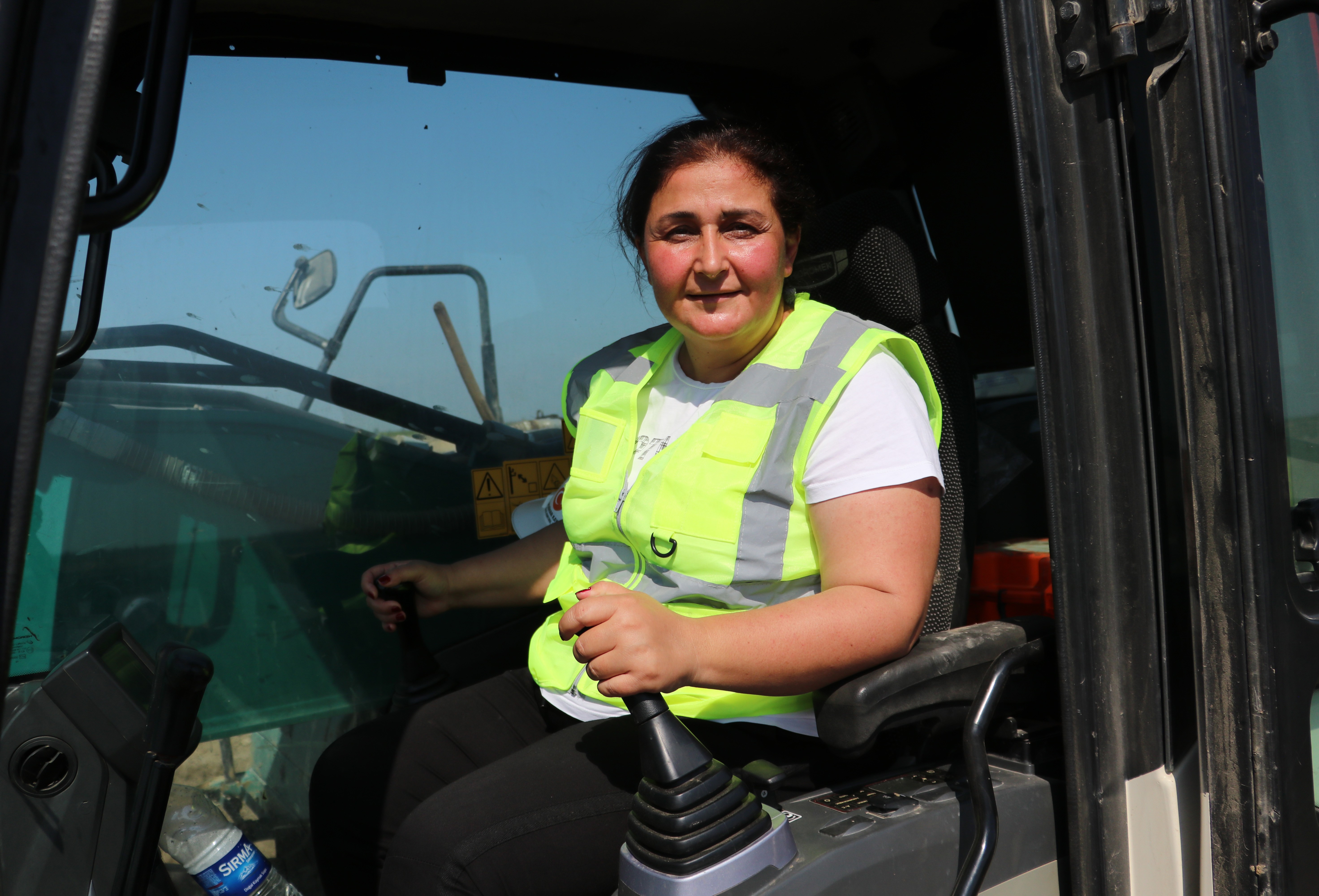 DSİ’nin ağır iş makineleri kadın formene emanet