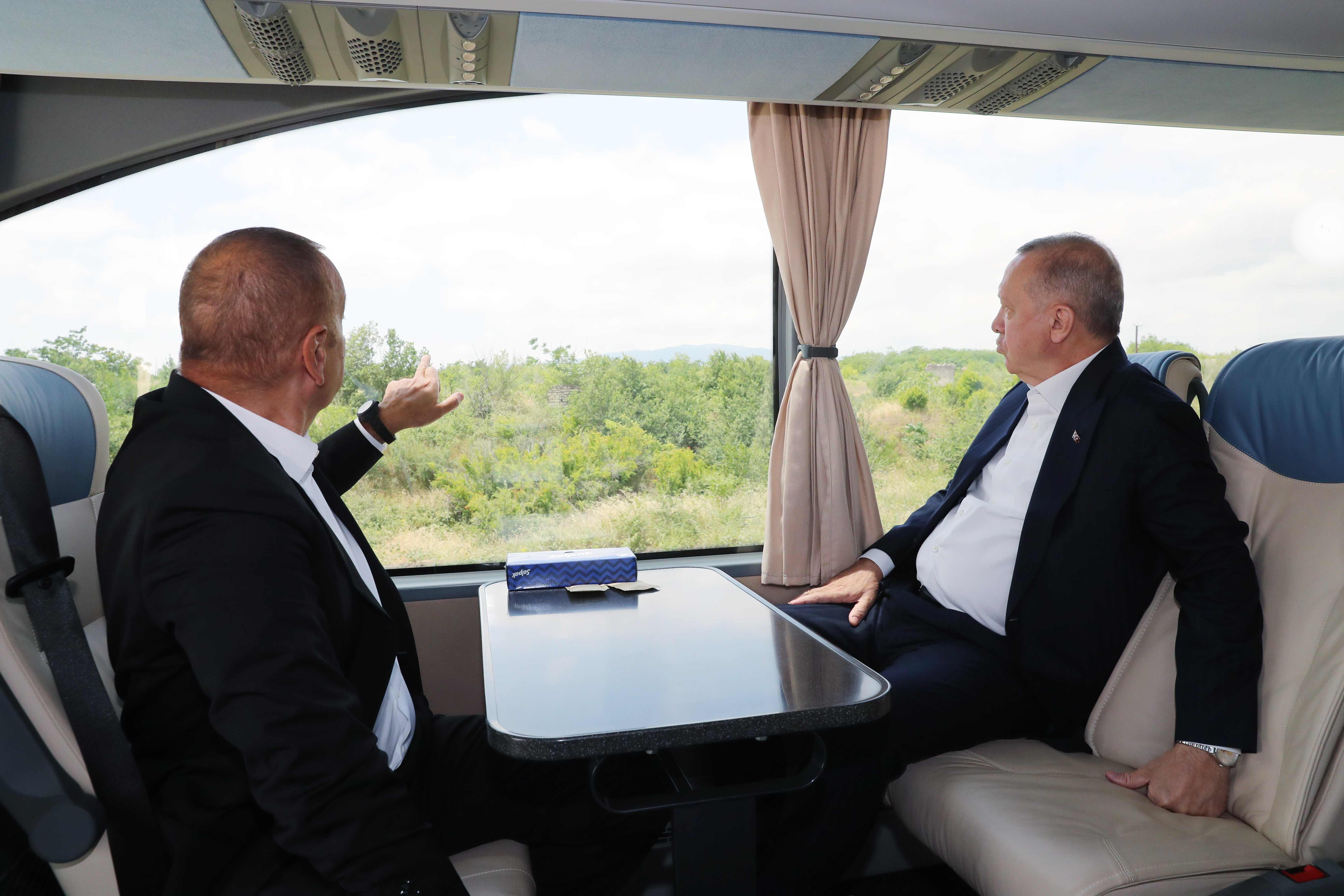 Cumhurbaşkanı Erdoğan, Fuzuli’de Aliyev tarafından karşılandı