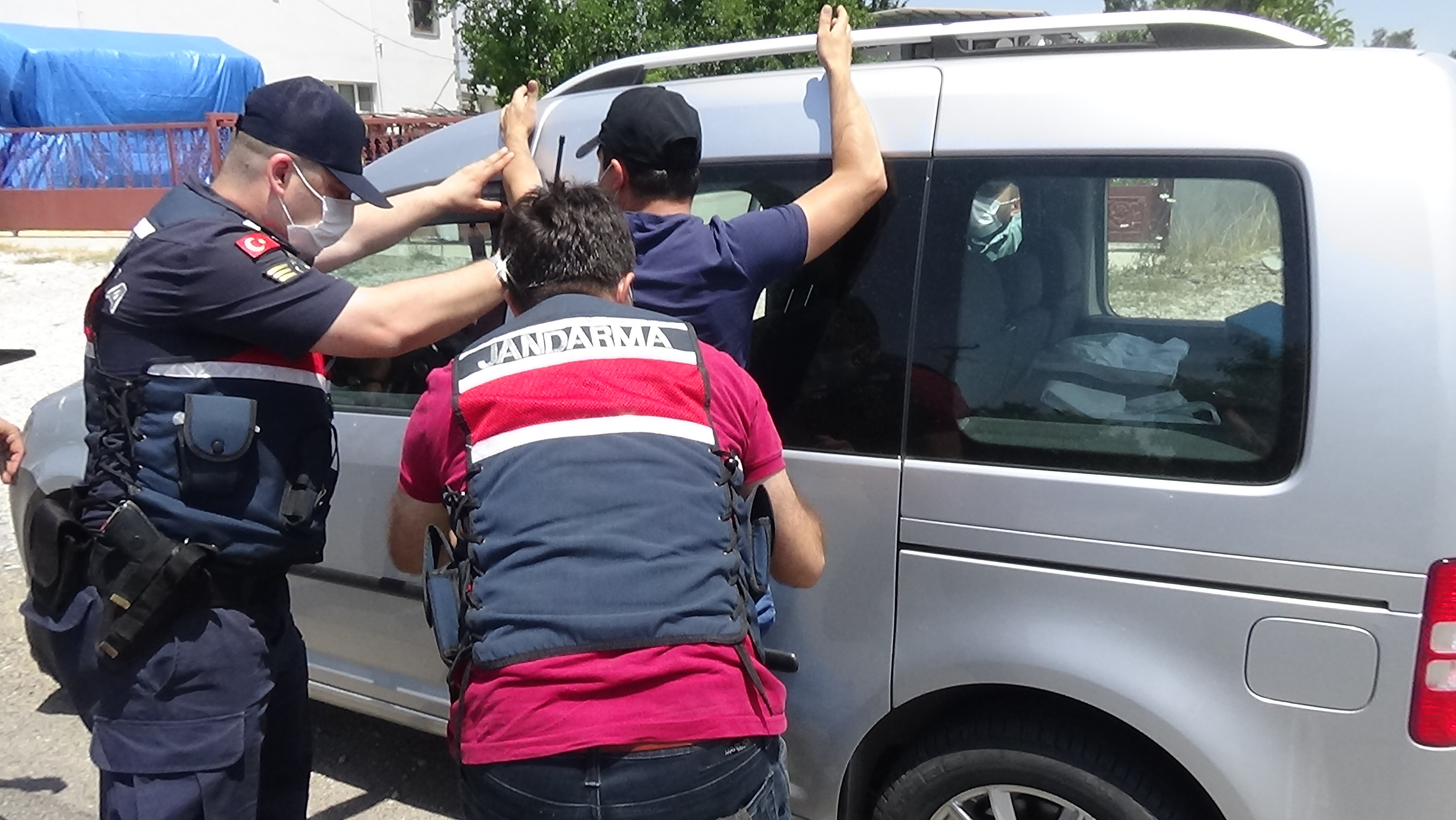 Jandarmadan tarihi eser kaçakçılarına operasyon: Sıcak anlar kamerada