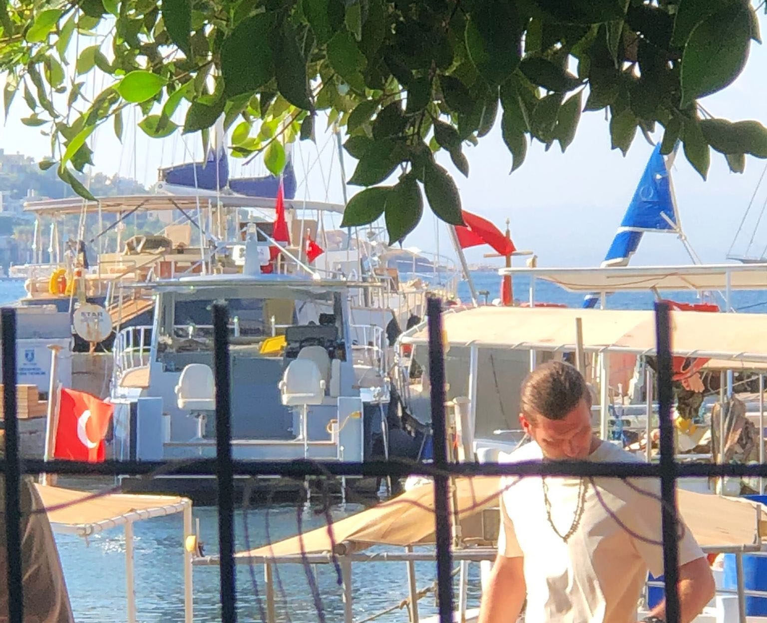 Kıvanç Tatlıtuğ Bodrum’da kamera karşısına geçti