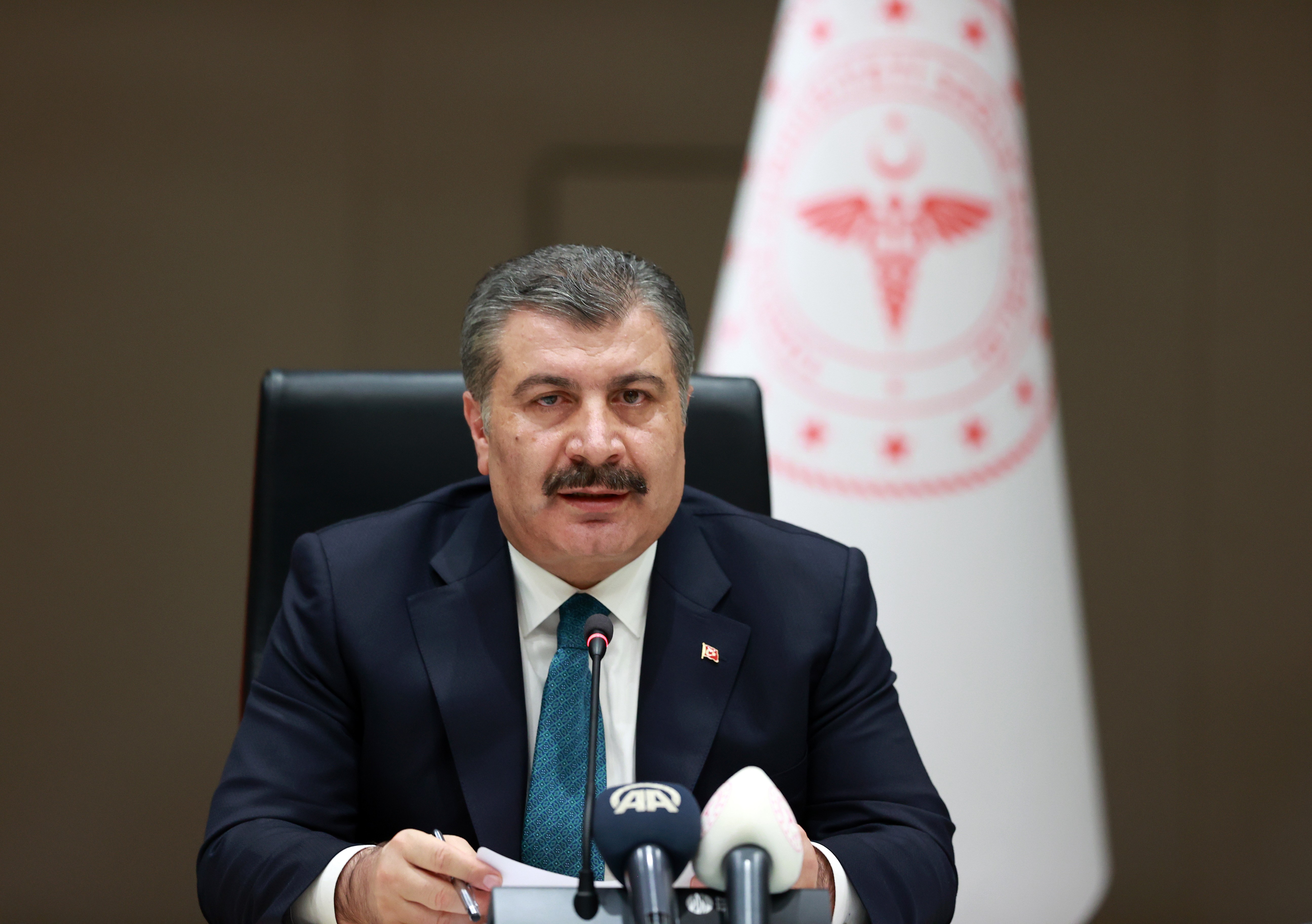 Bakan Koca: 'Cumadan itibaren 18 yaşından gün almış olan herkes randevu alabilir olacak'