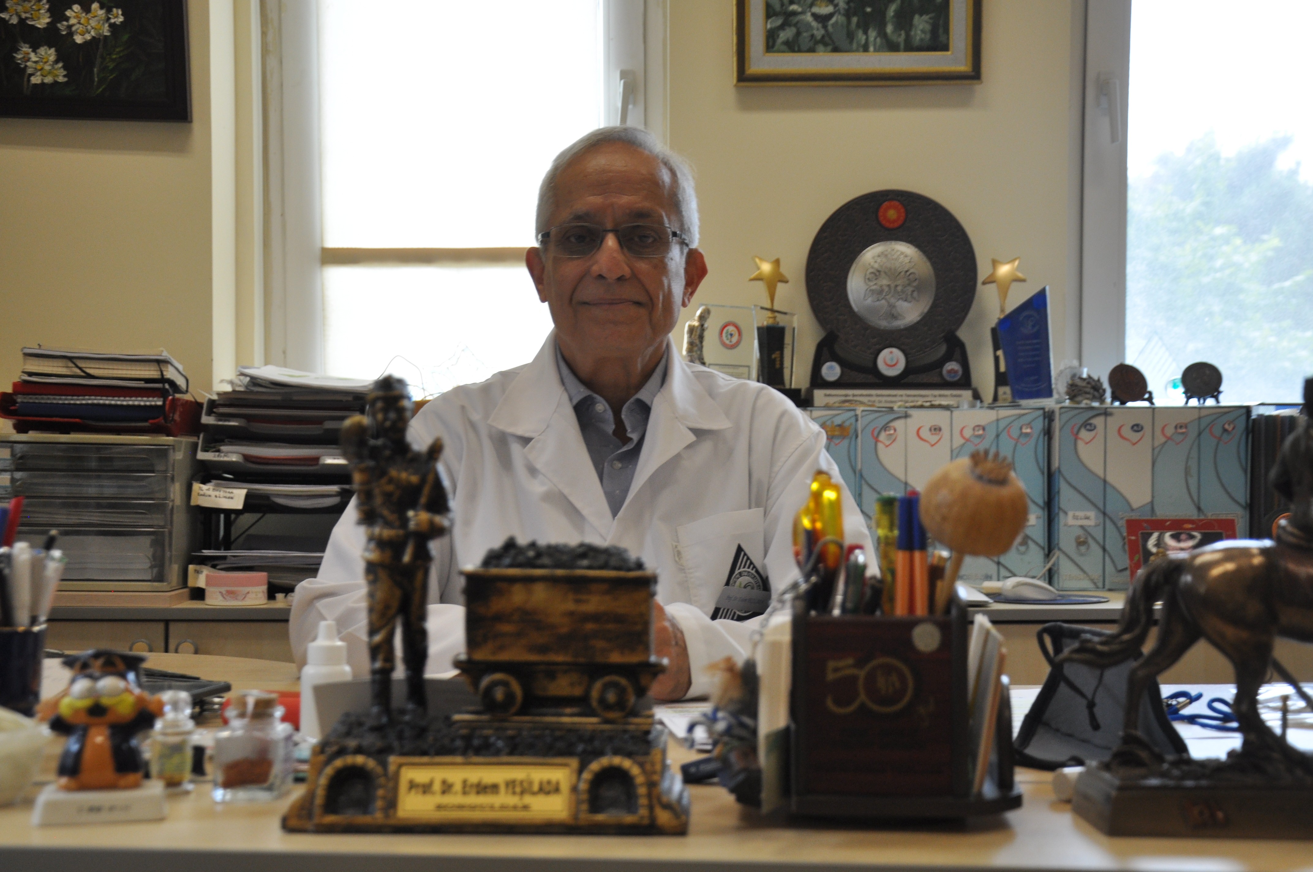 Prof. Dr. Erdem Yeşilada: 'Covid-19 hücrelerini yok ediyor'