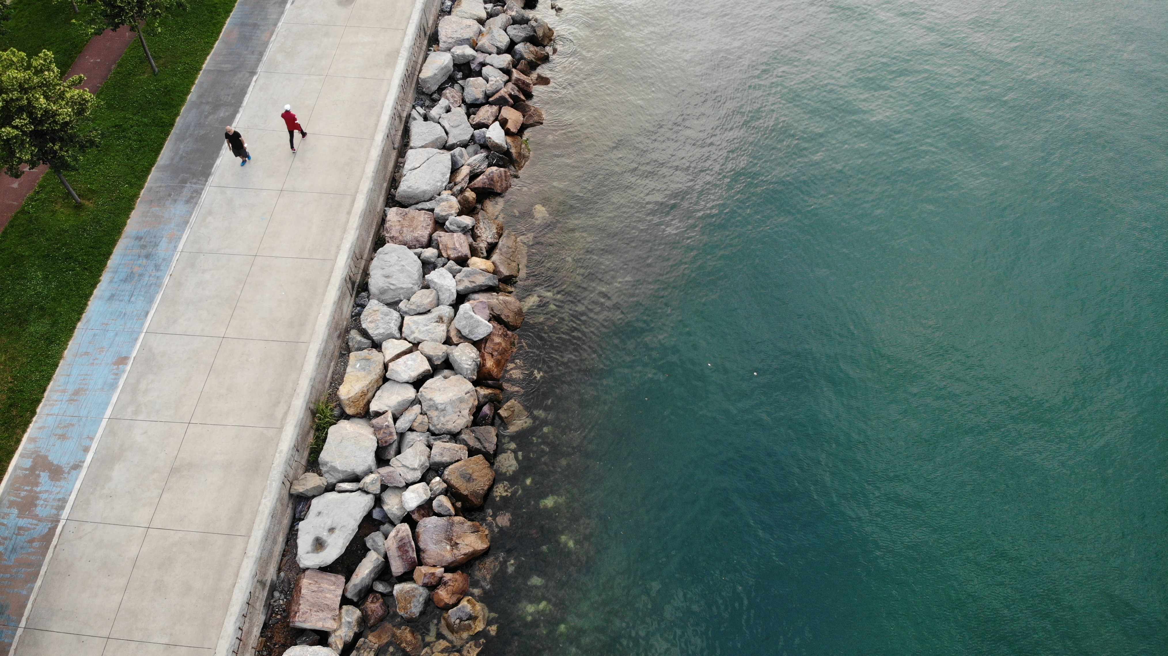 Kartal Sahili deniz salyasından temizlendi