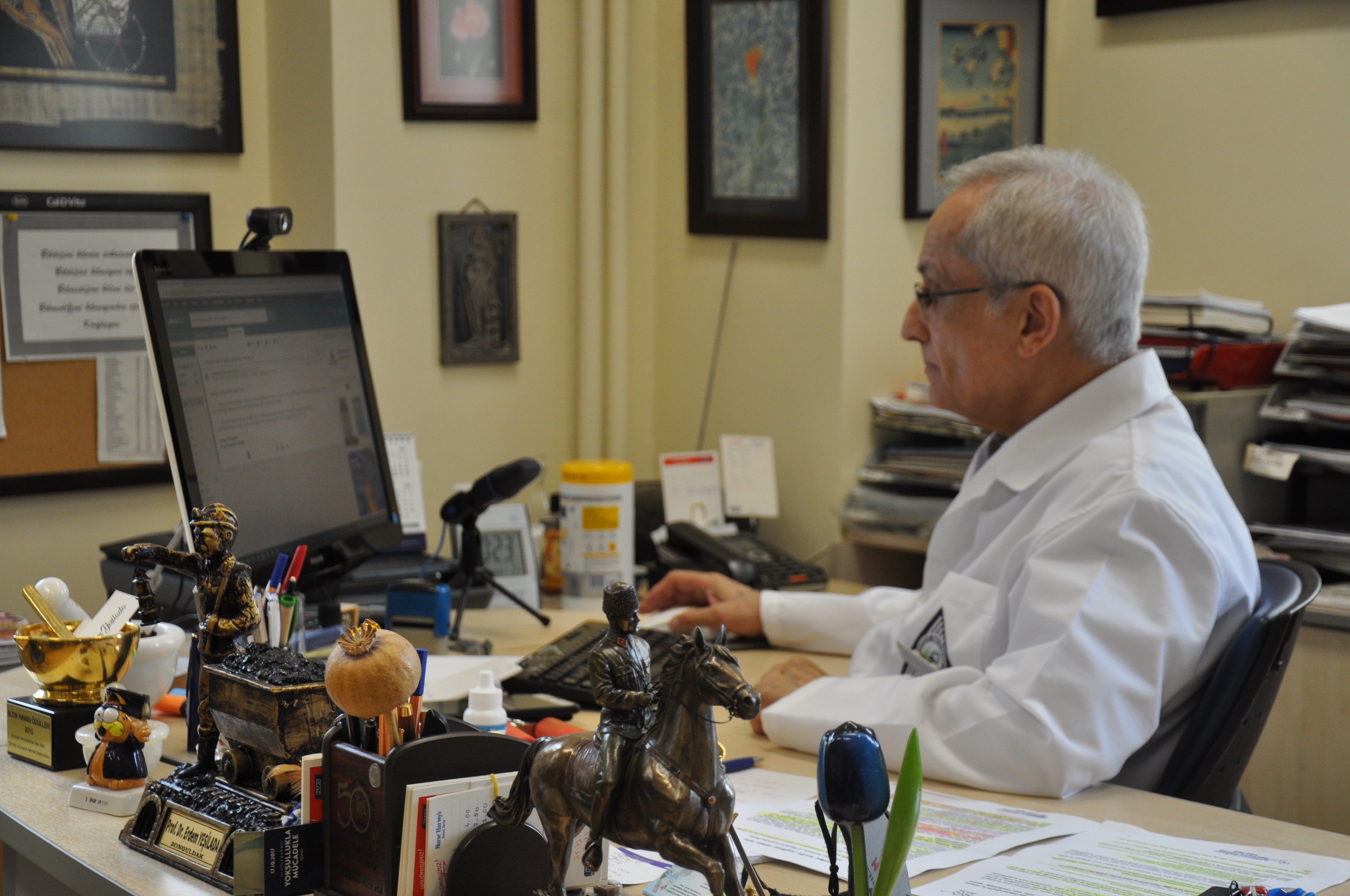 Prof. Dr. Erdem Yeşilada: 'Covid-19 hücrelerini yok ediyor'