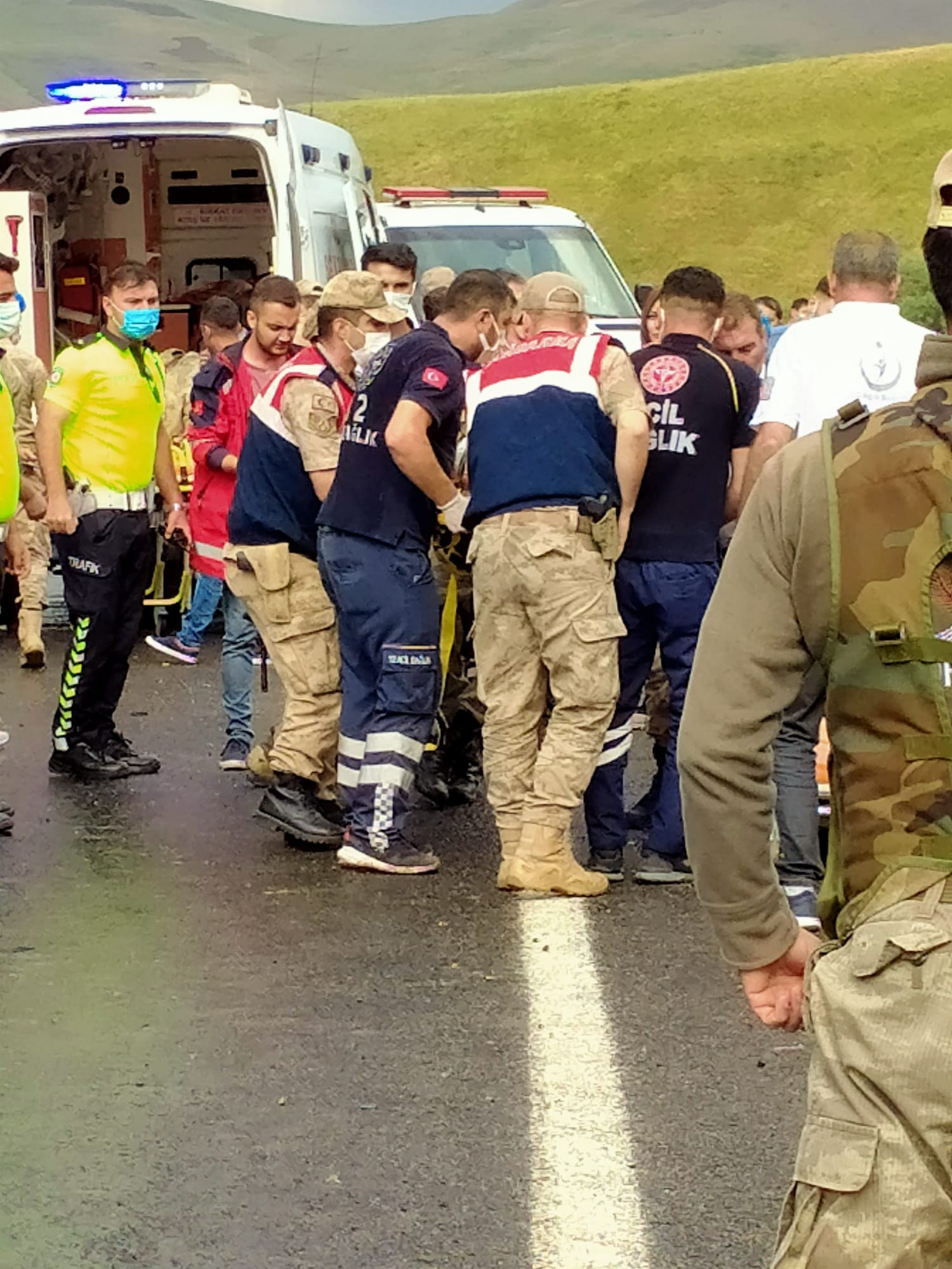 Ağrı’da yolcu otobüsü şarampole devrildi: 1 ölü, 26 yaralı