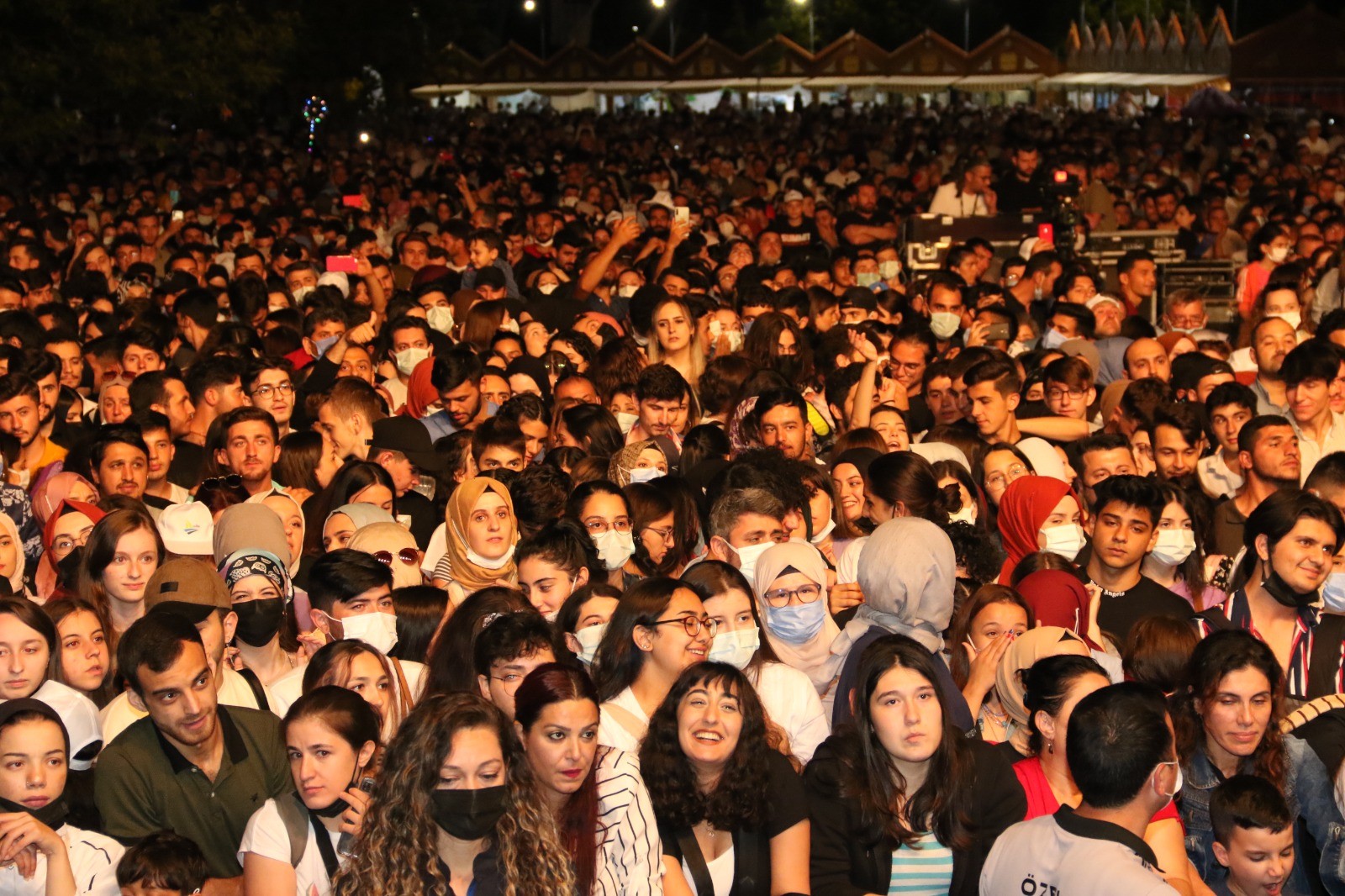 Kısıtlamasız ilk pazar gününde Haluk Levent coşkusu