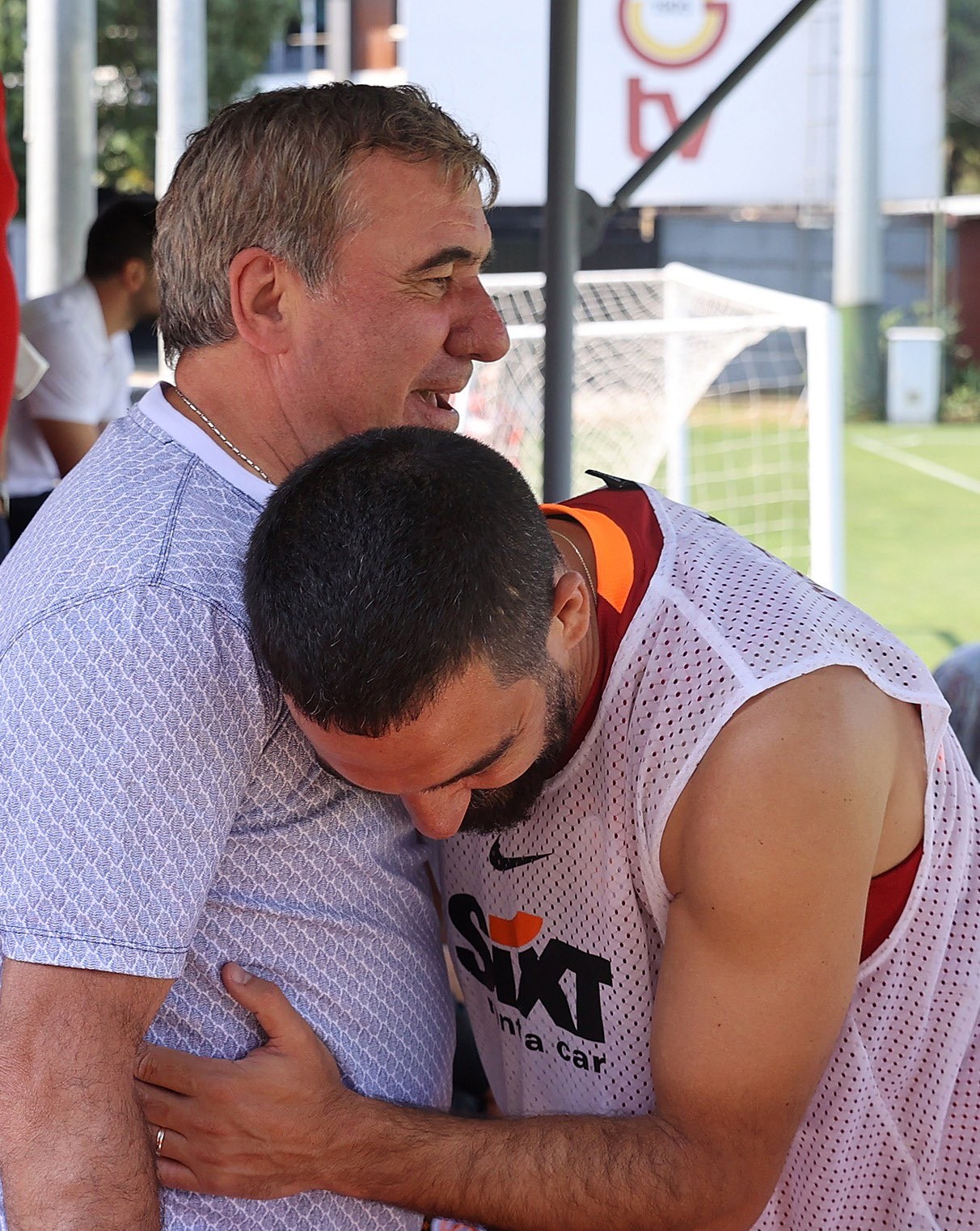 Hagi ve Popescu'dan Galatasaray'a ziyaret
