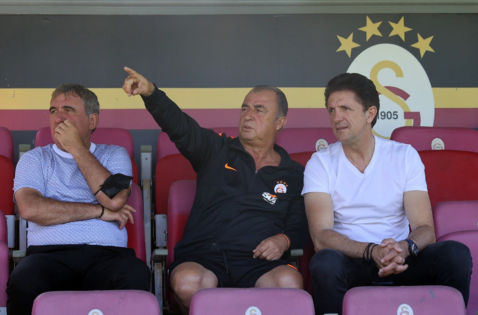 Hagi ve Popescu'dan Galatasaray'a ziyaret