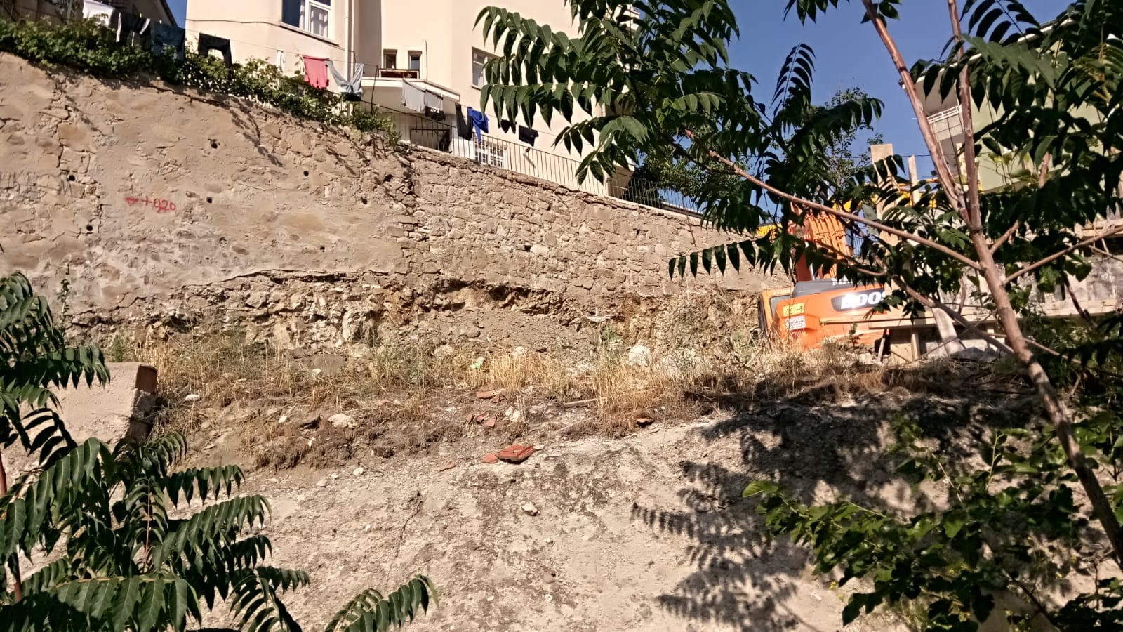 Ankara’da bir binanın temeli kaydı: 5 bina tahliye edildi