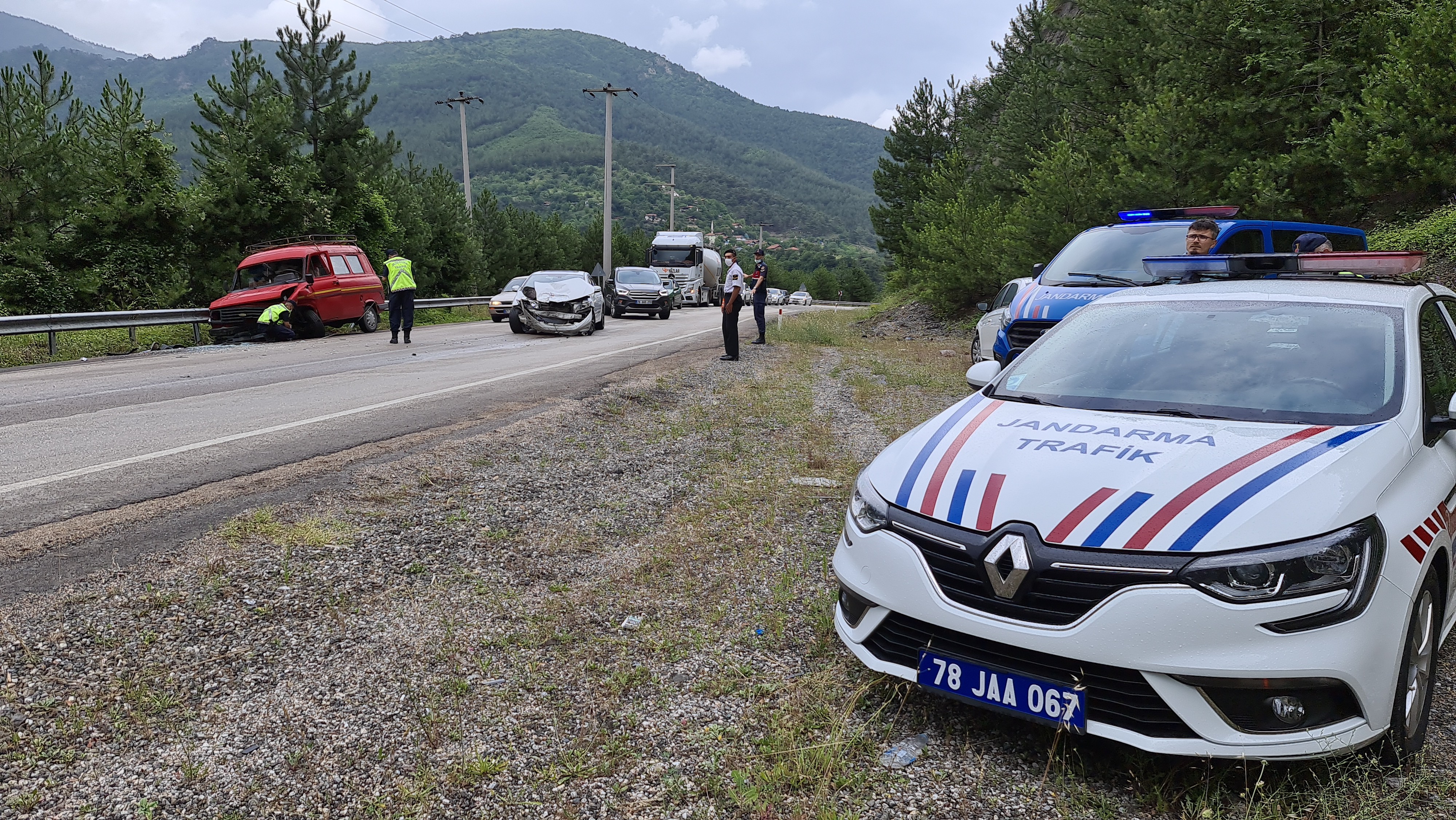 Karabük’te 4 ayrı trafik kazası: 2’si çocuk biri ağır 8 yaralı
