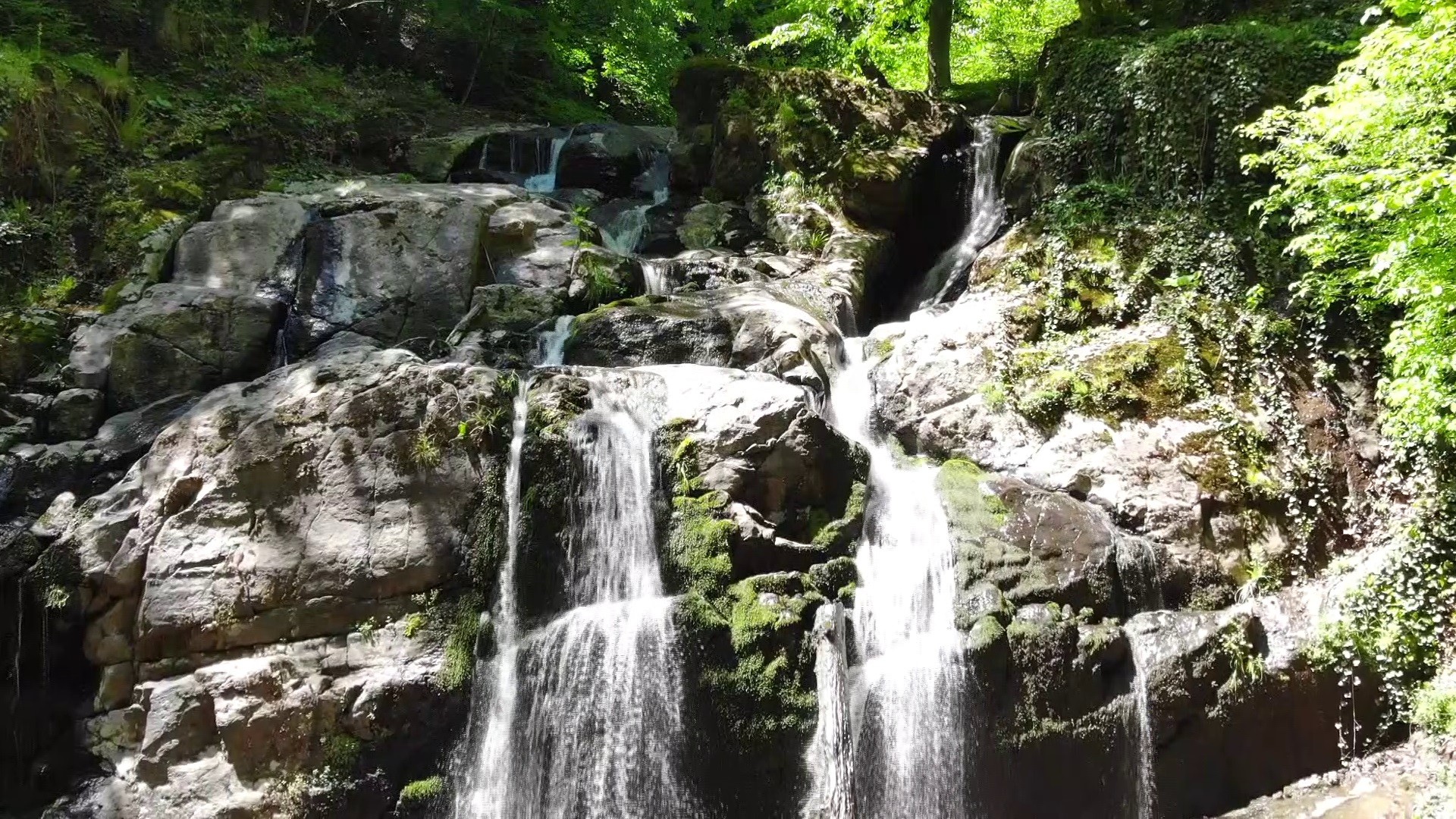 Bu şelale hem göze hem kalbe hitap ediyor