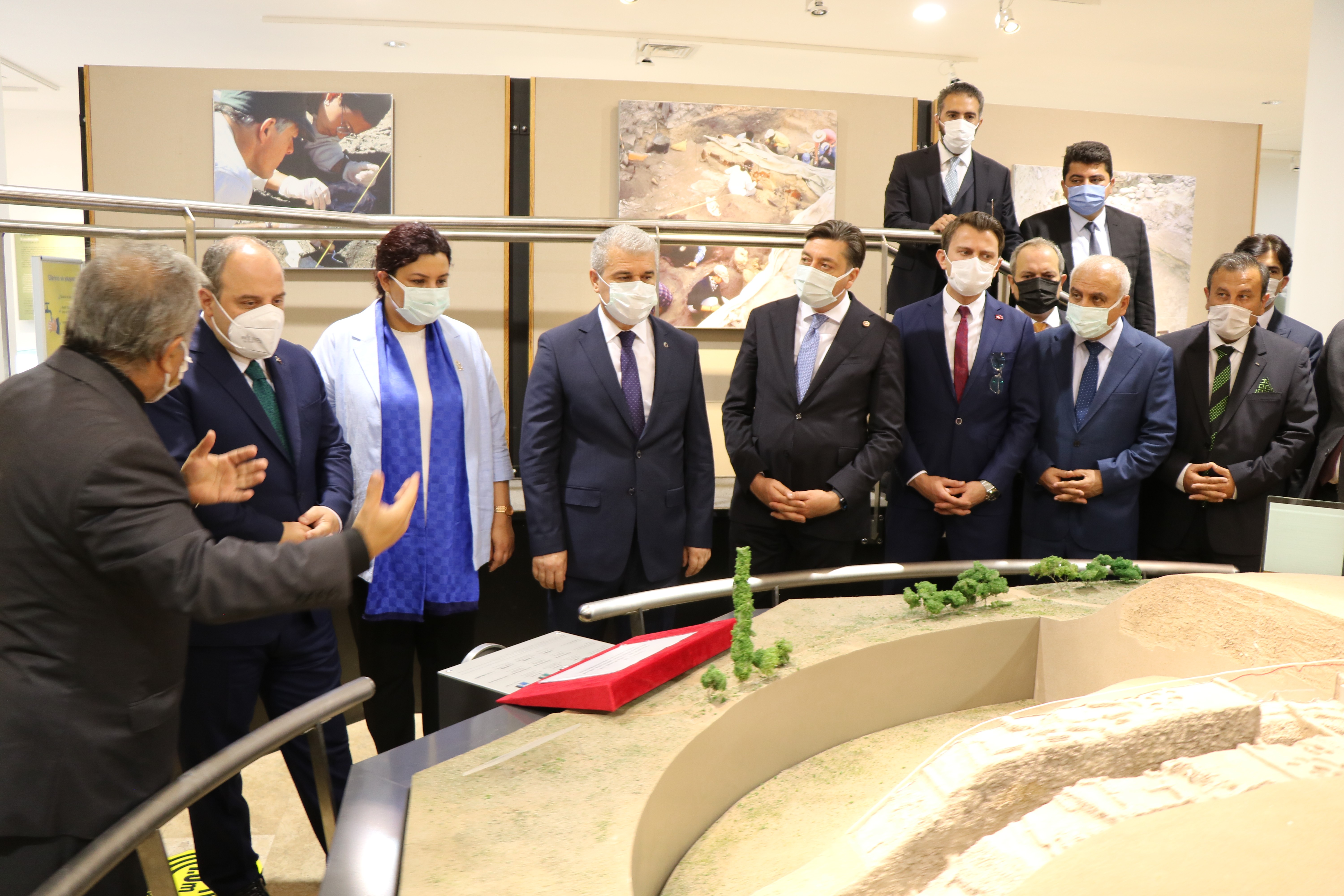 Bakan Varank ile Japon kazı sorumlusu arasında vatandaşlık diyalogu