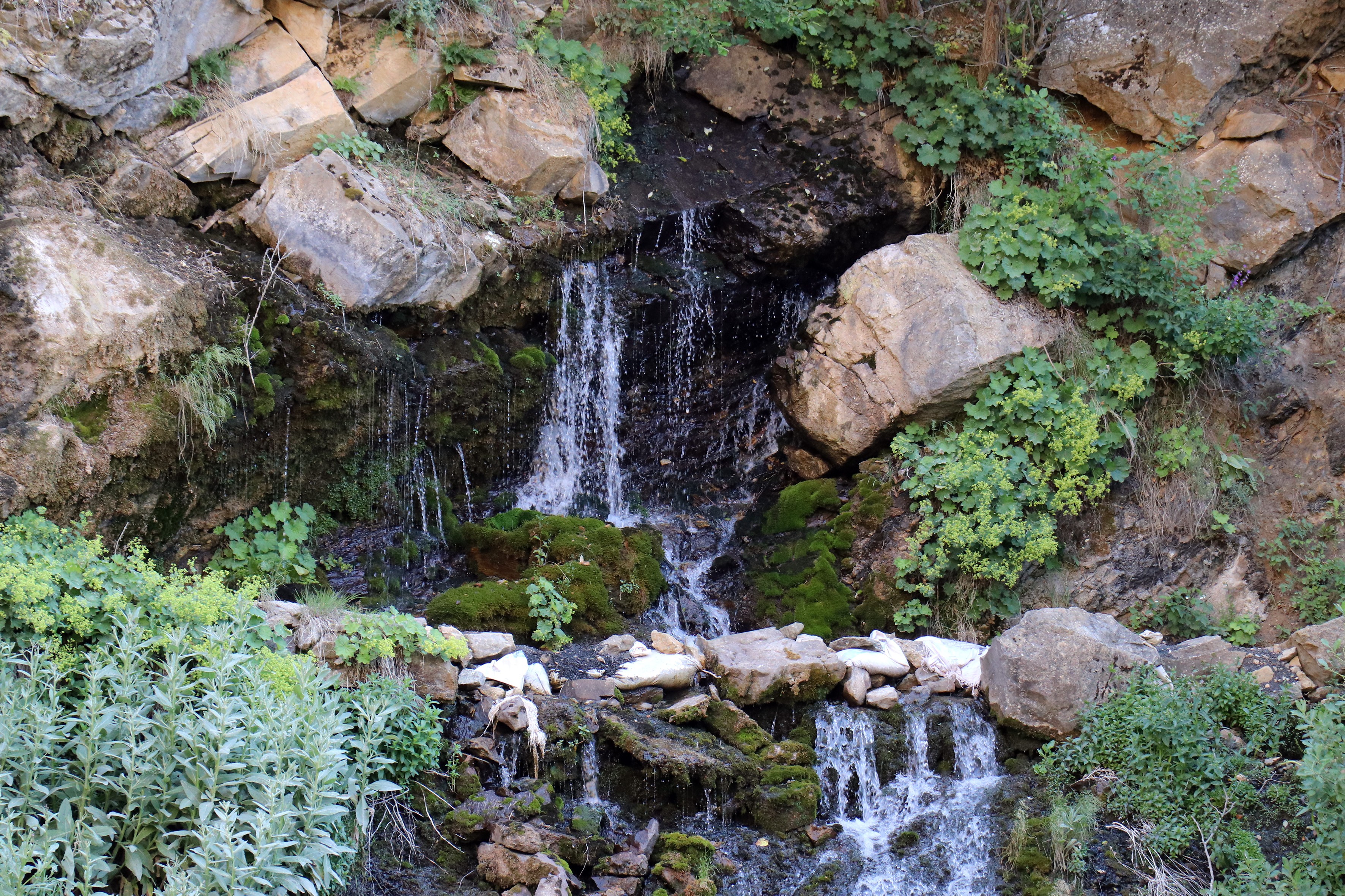 Serinlemek isteyen Tomara Şelalesi'nin yolunu tutuyor
