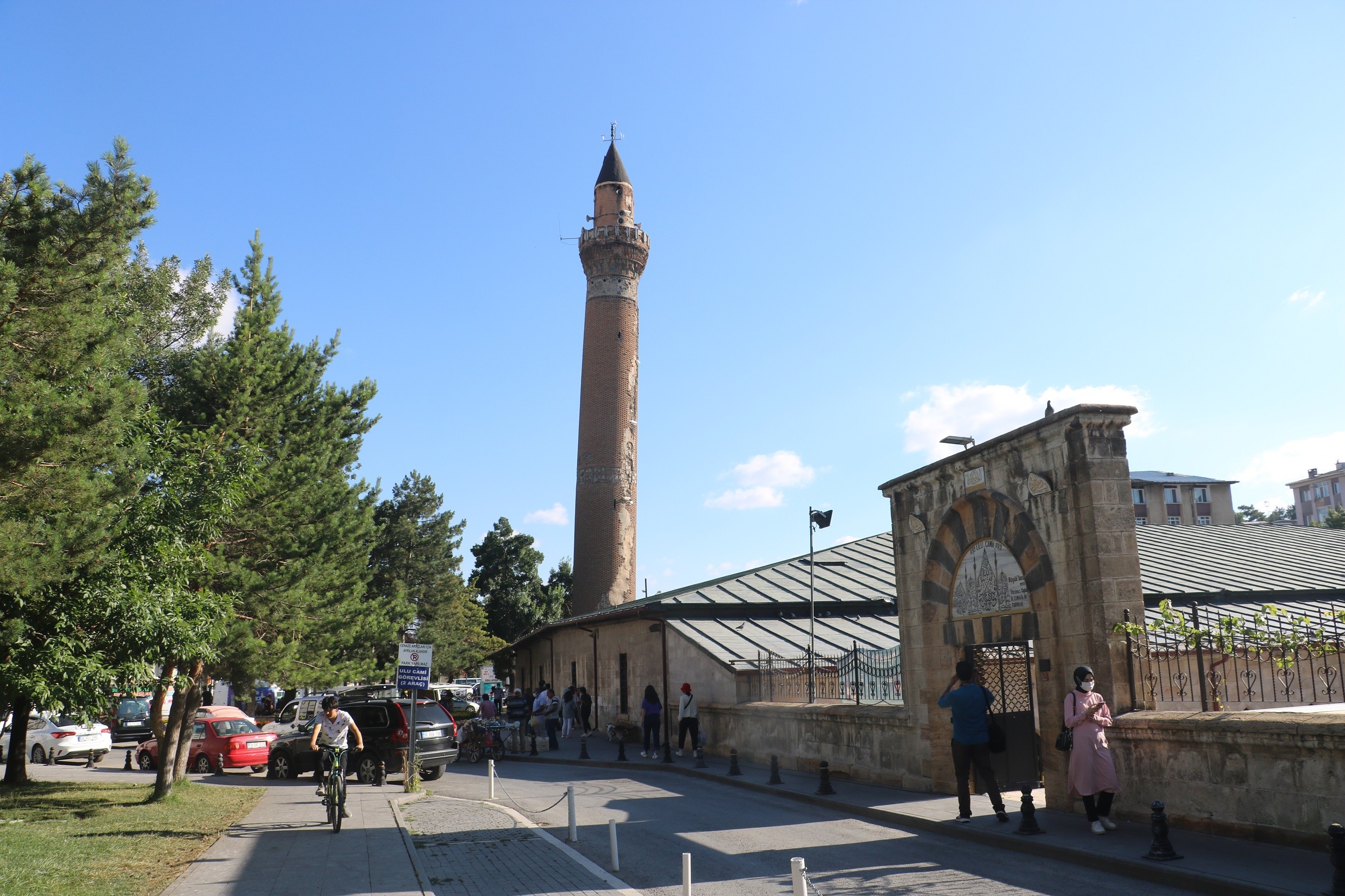 825 yıllık Sivas Ulu Camii'nin restorasyon çalışmalarına eğik minaresinden başlanacak