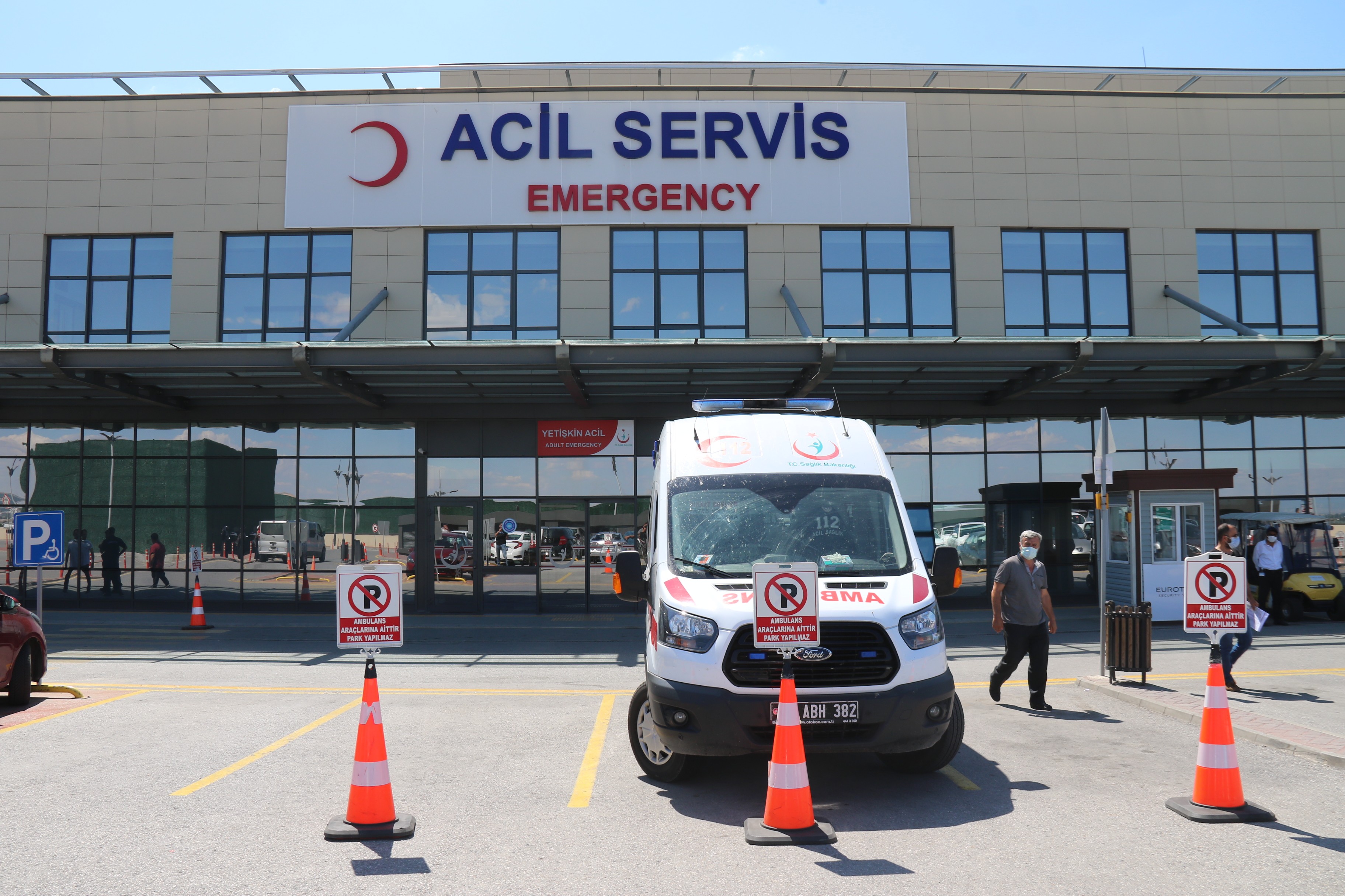 Zirai ilaç bidonlarından su içtiler: 13 kişi zehirlendi