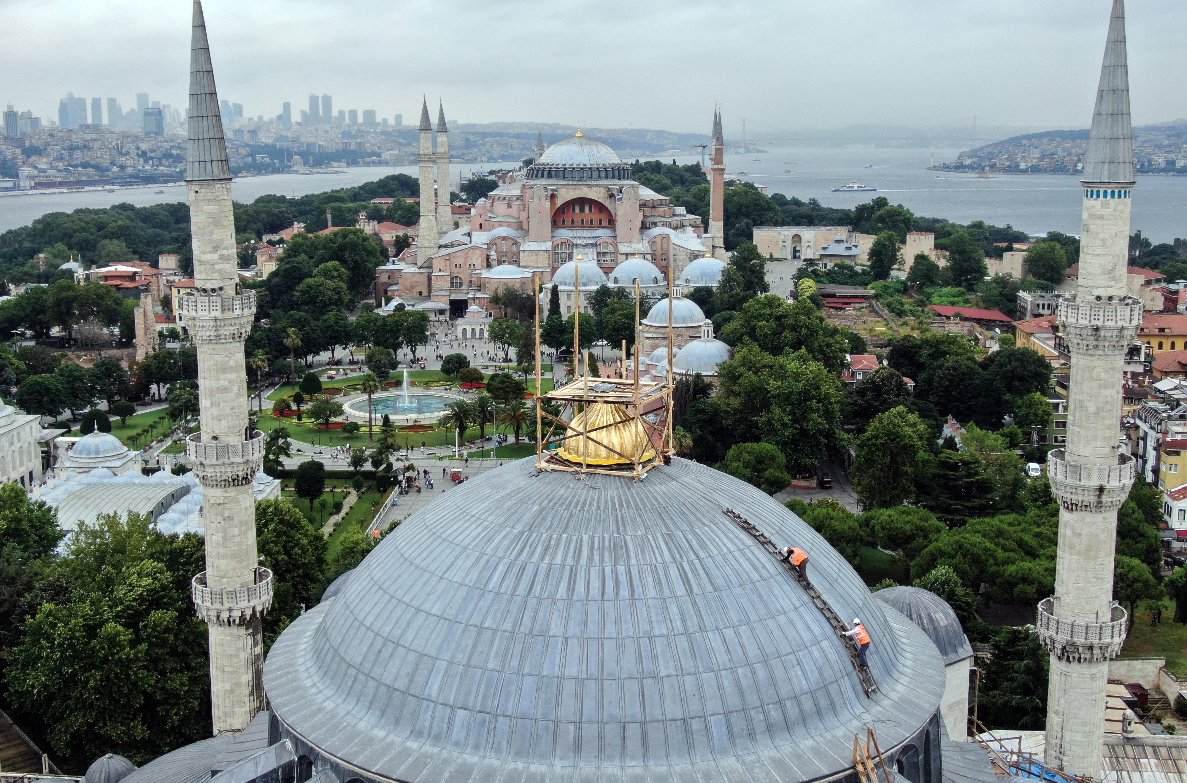 Sultanahmet Camii Kubbe alemi yerleştiriliyor