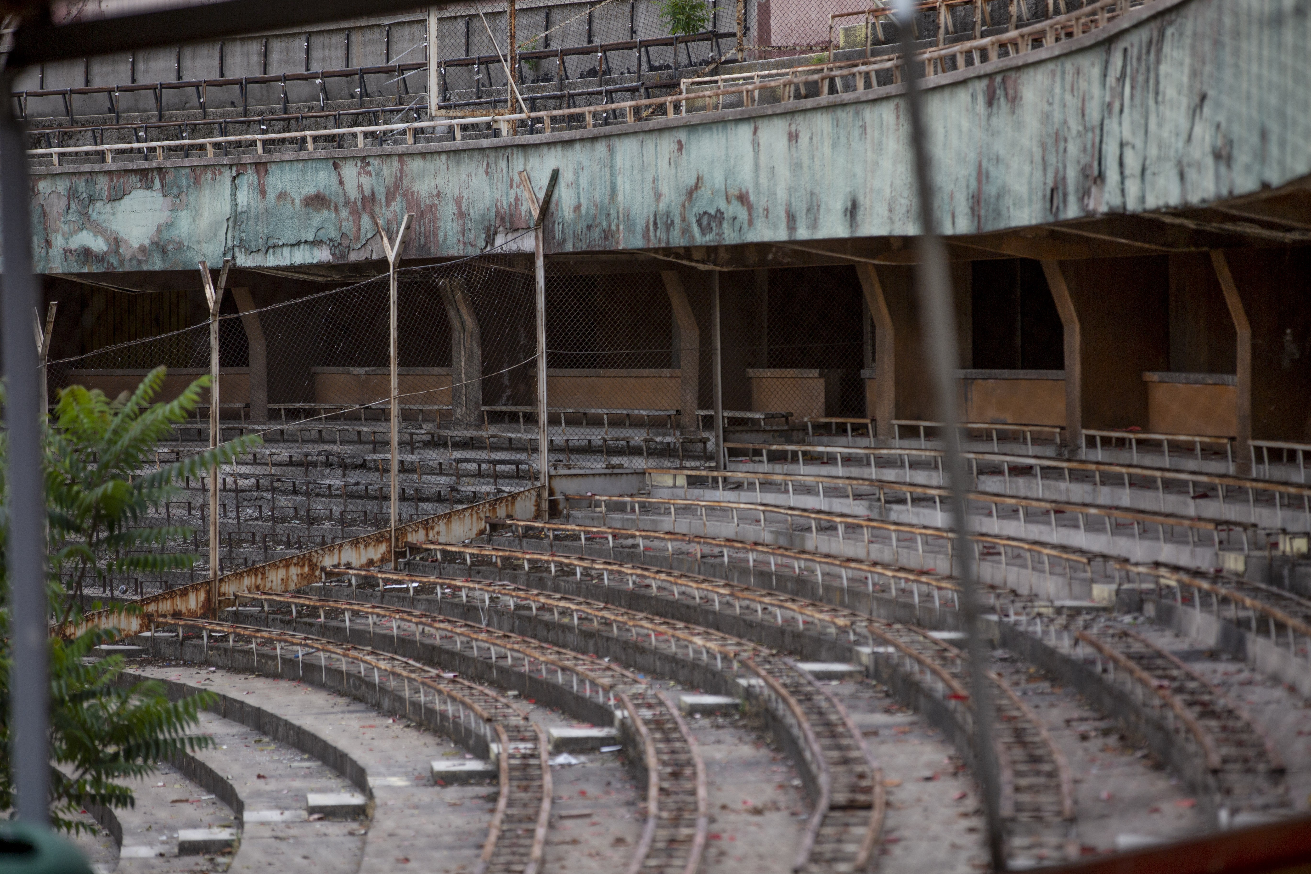 Cebeci İnönü Stadyumu’nun yıkımına başlandı