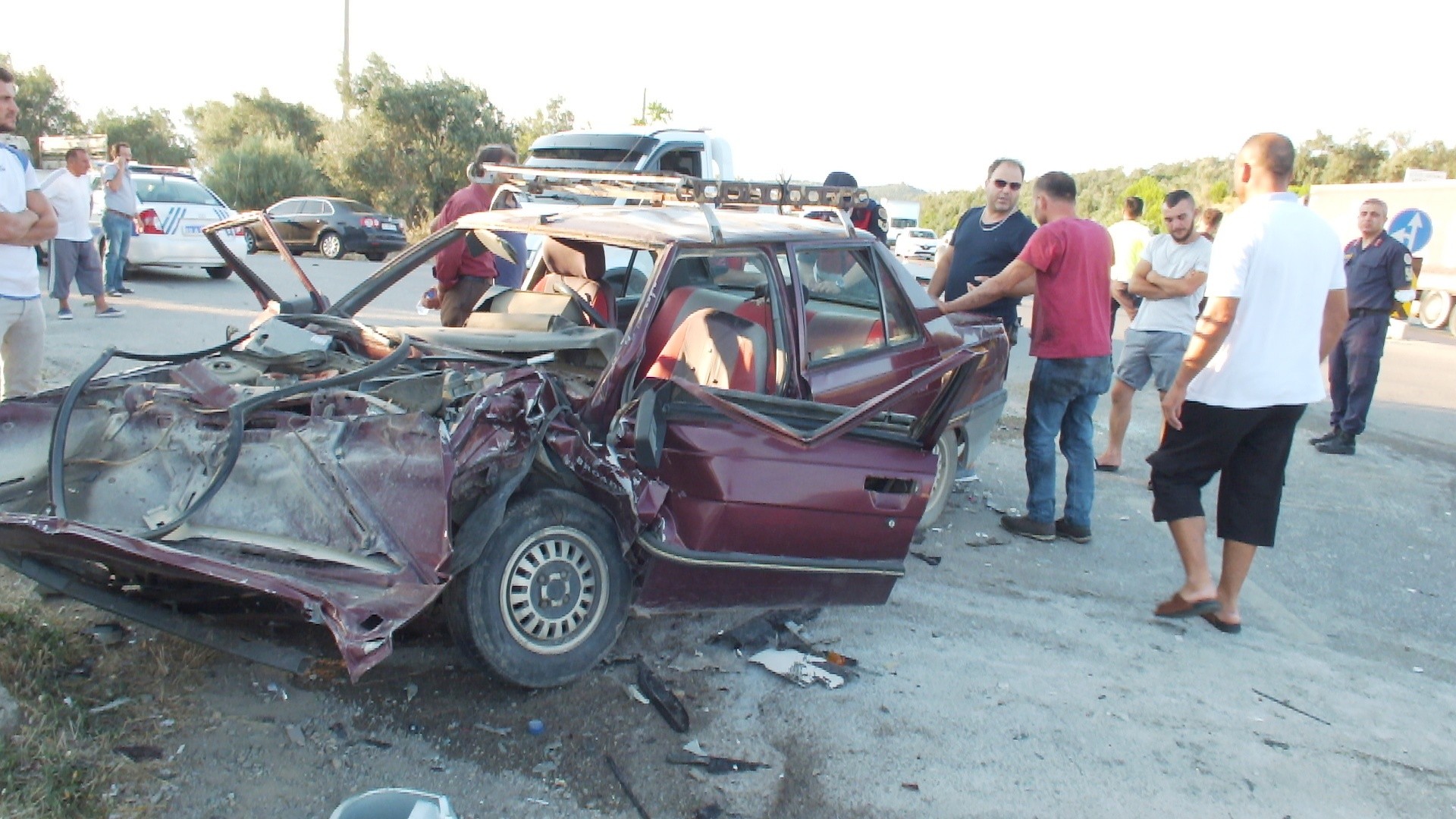 Balıkesir'de iki otomobil çarpıştı: 7 yaralı