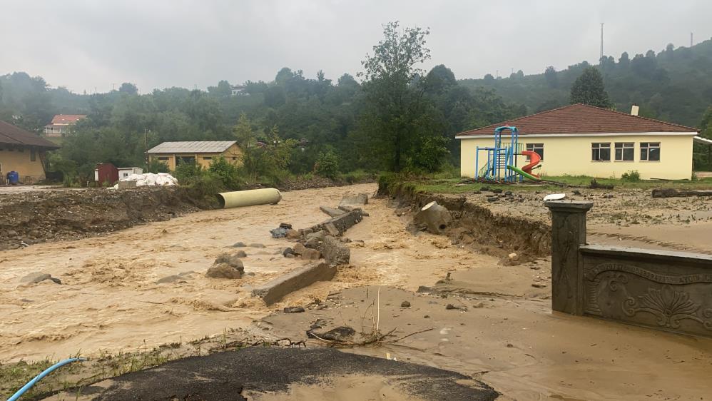 Düzce'de sel felaketi! Seferber oldular
