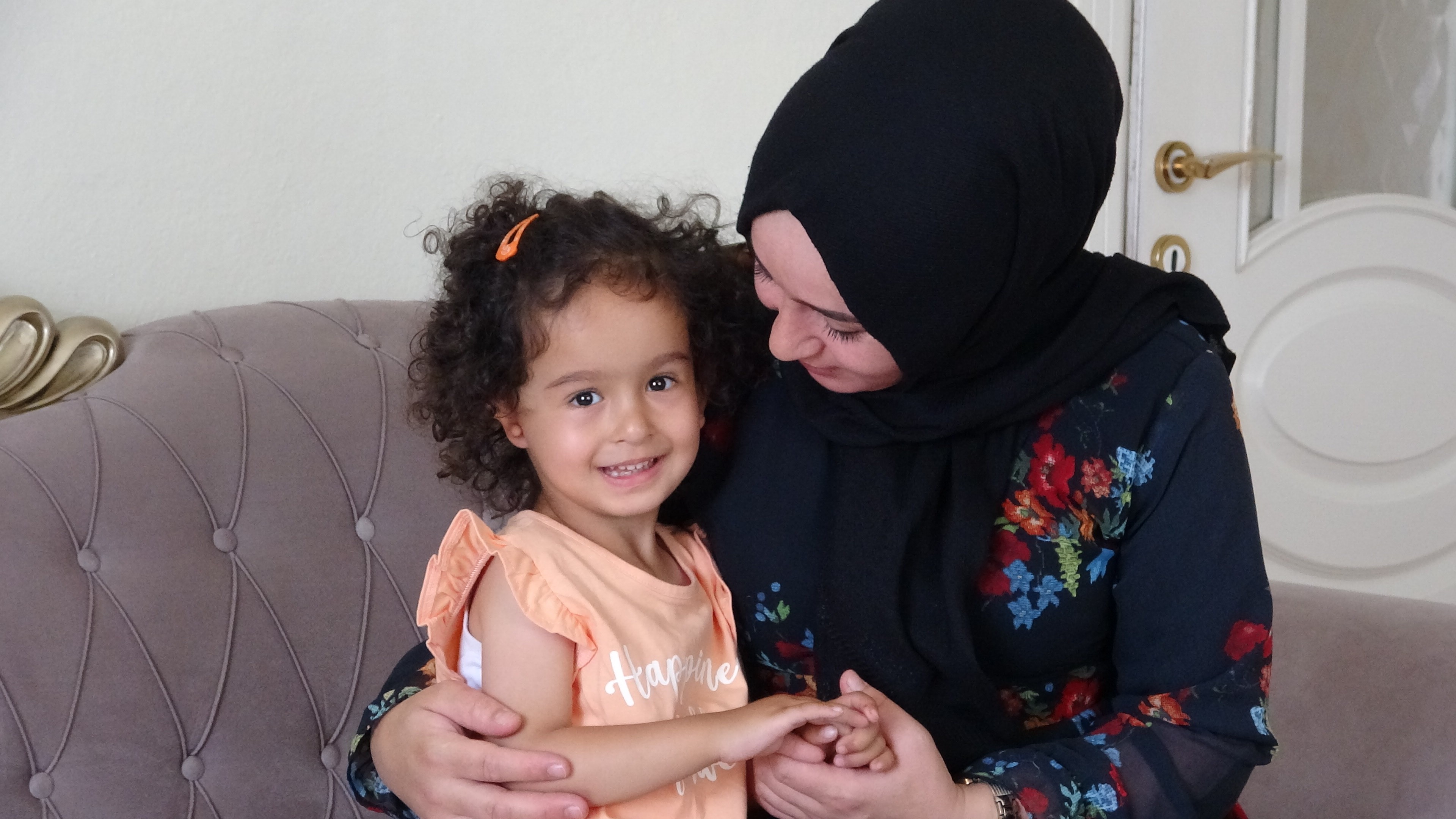 Doğuştan kulağı olmayan minik Zelal’in annesi yardım bekliyor