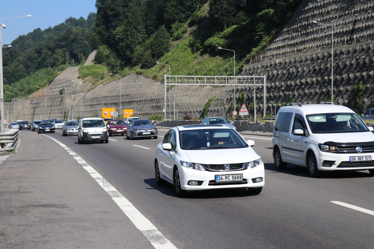 Bolu’da bayram trafiği yoğunluğu başladı