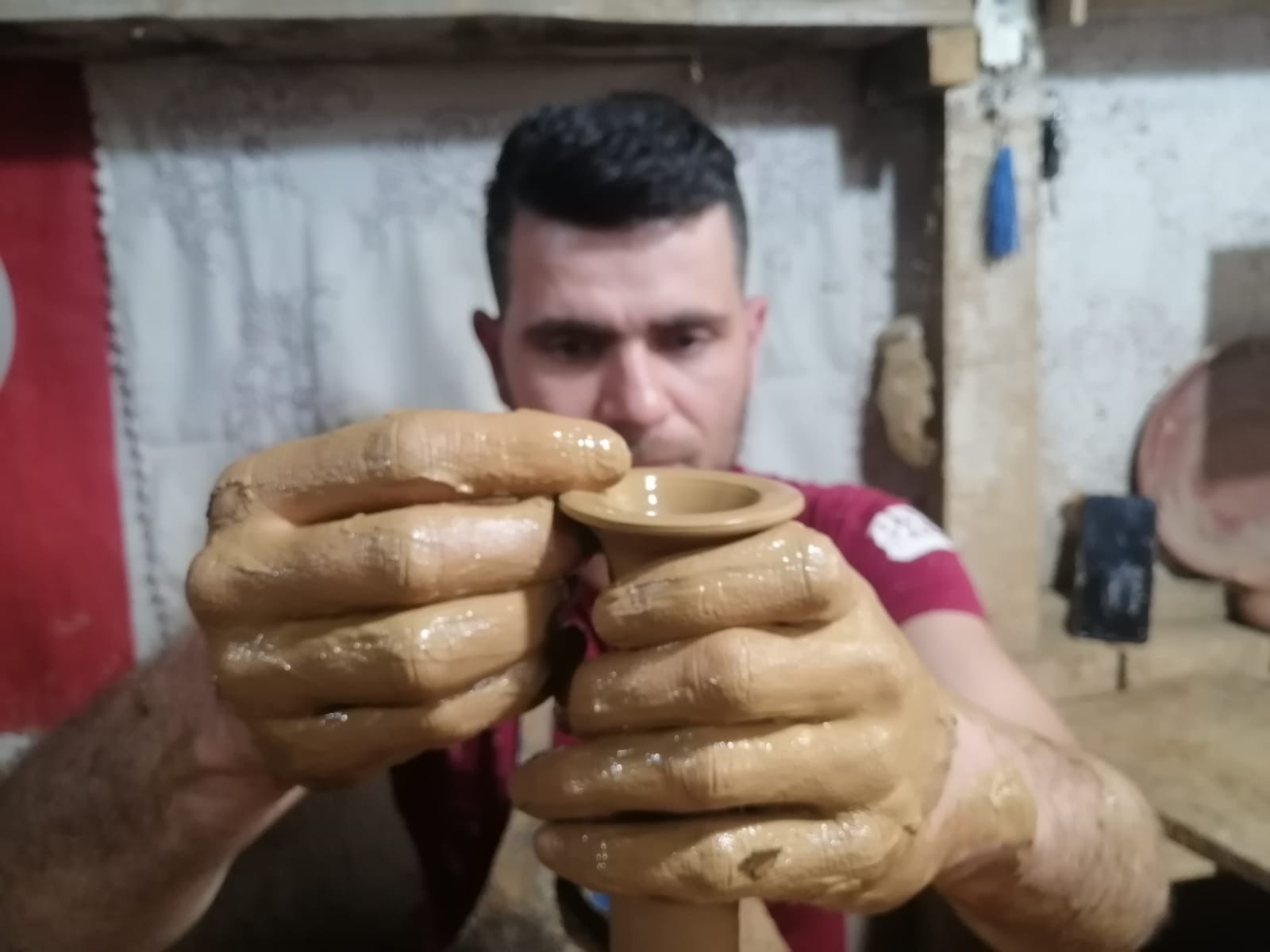 Suriye'den savaştan kaçarak geldiği Türkiye'de çömlek yarışmasında 1'inci oldu