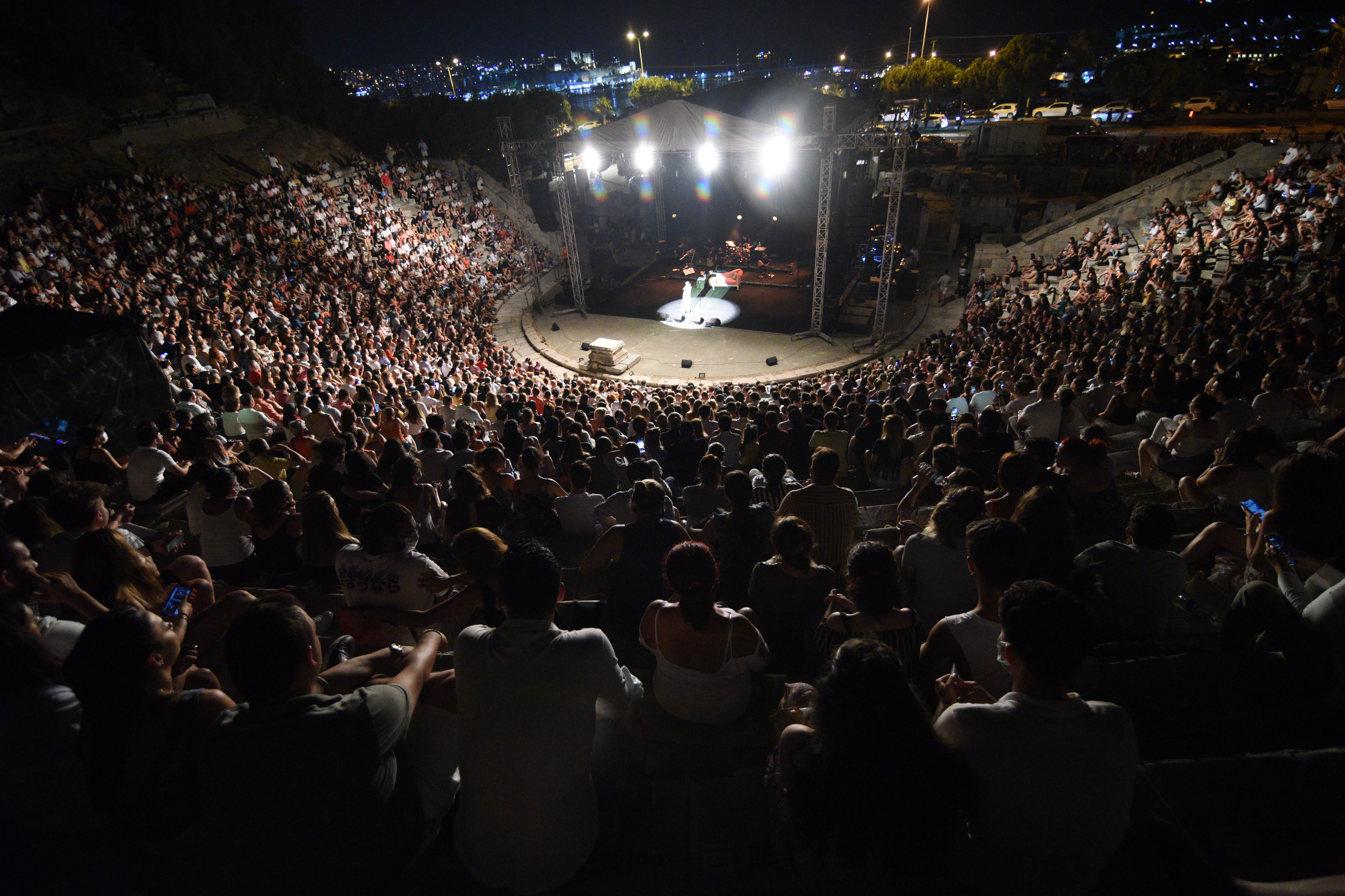 Yıldız Tilbe Bodrum’u salladı