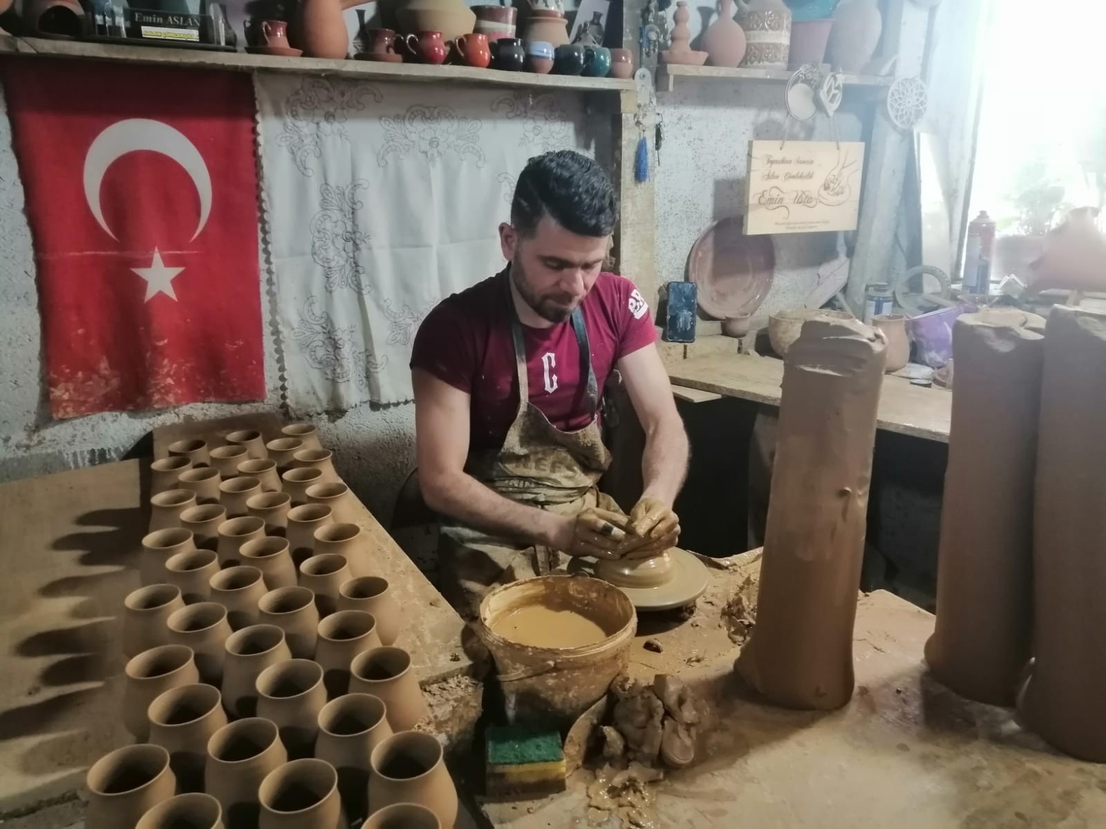 Suriye'den savaştan kaçarak geldiği Türkiye'de çömlek yarışmasında 1'inci oldu