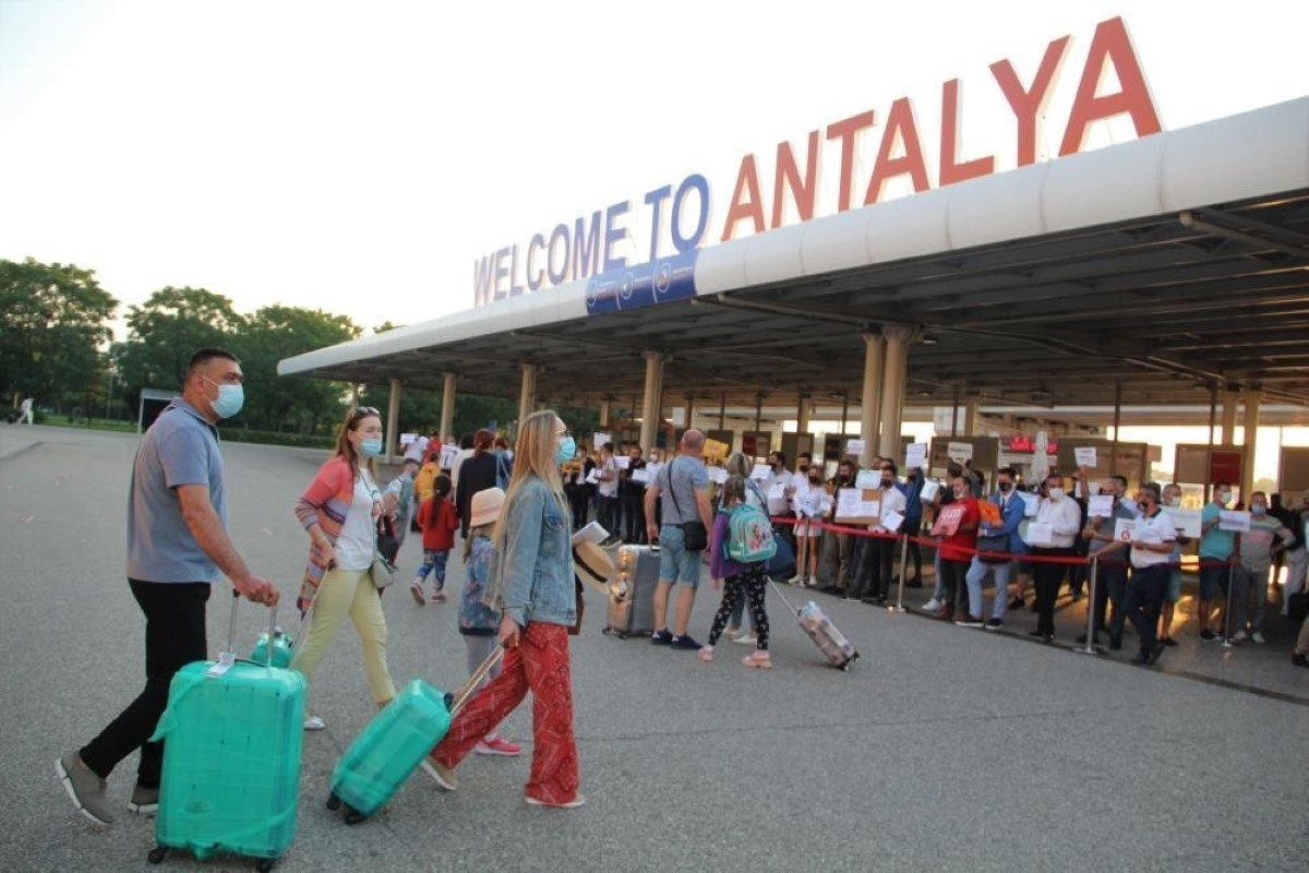 Antalya'ya 26 günde 6 bin 195 uçak ile 1 milyon 200 bin yabancı turist geldi