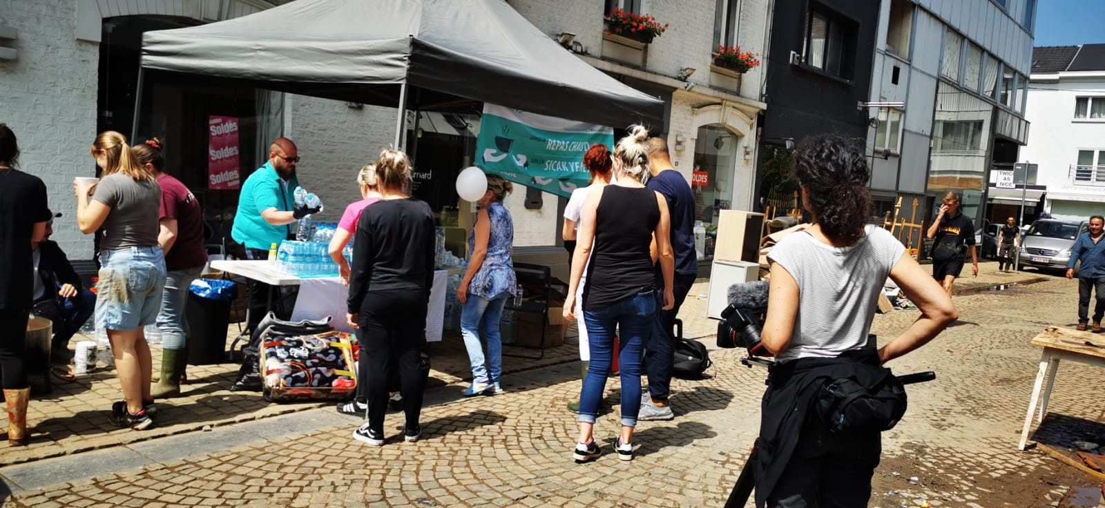 Sel felaketini yaşayan Almanya’ya Türk yardım kuruluşundan destek