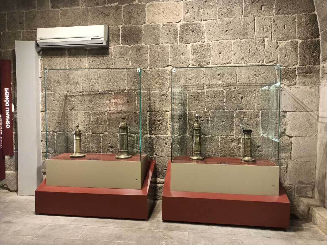 350 yıllık Çifte Minareli Medrese kapılarını Vakıf Eserleri Müzesi olarak tekrar açtı