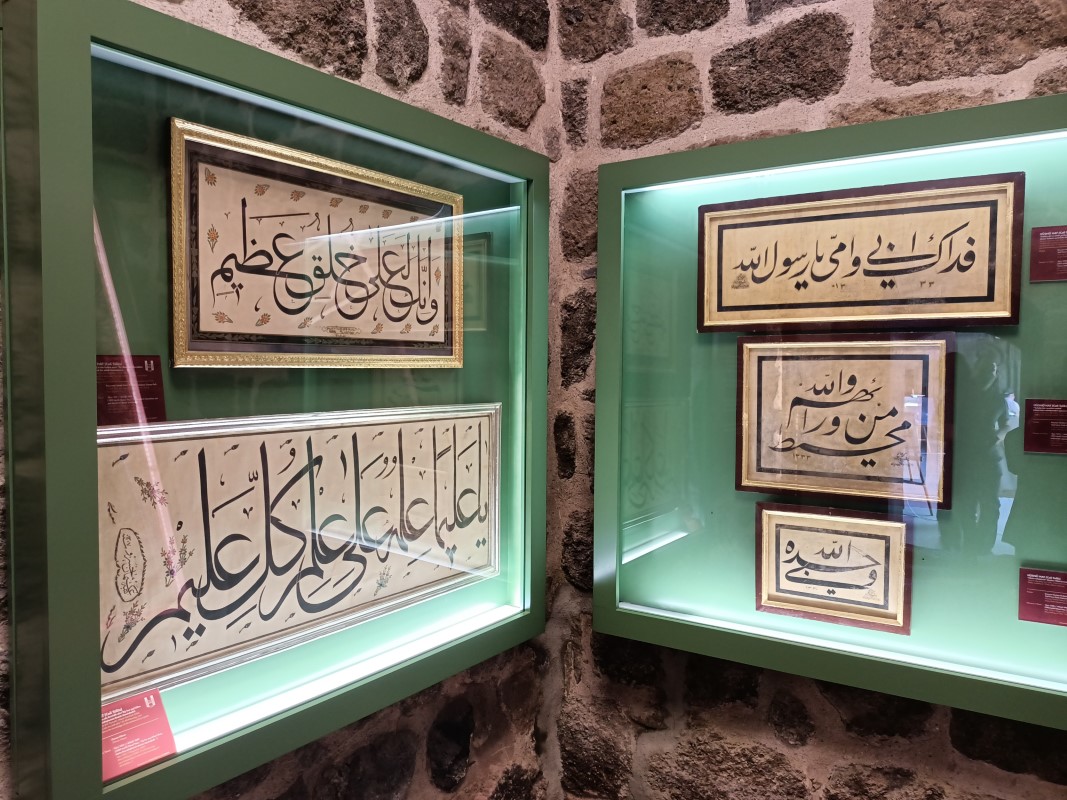 350 yıllık Çifte Minareli Medrese kapılarını Vakıf Eserleri Müzesi olarak tekrar açtı